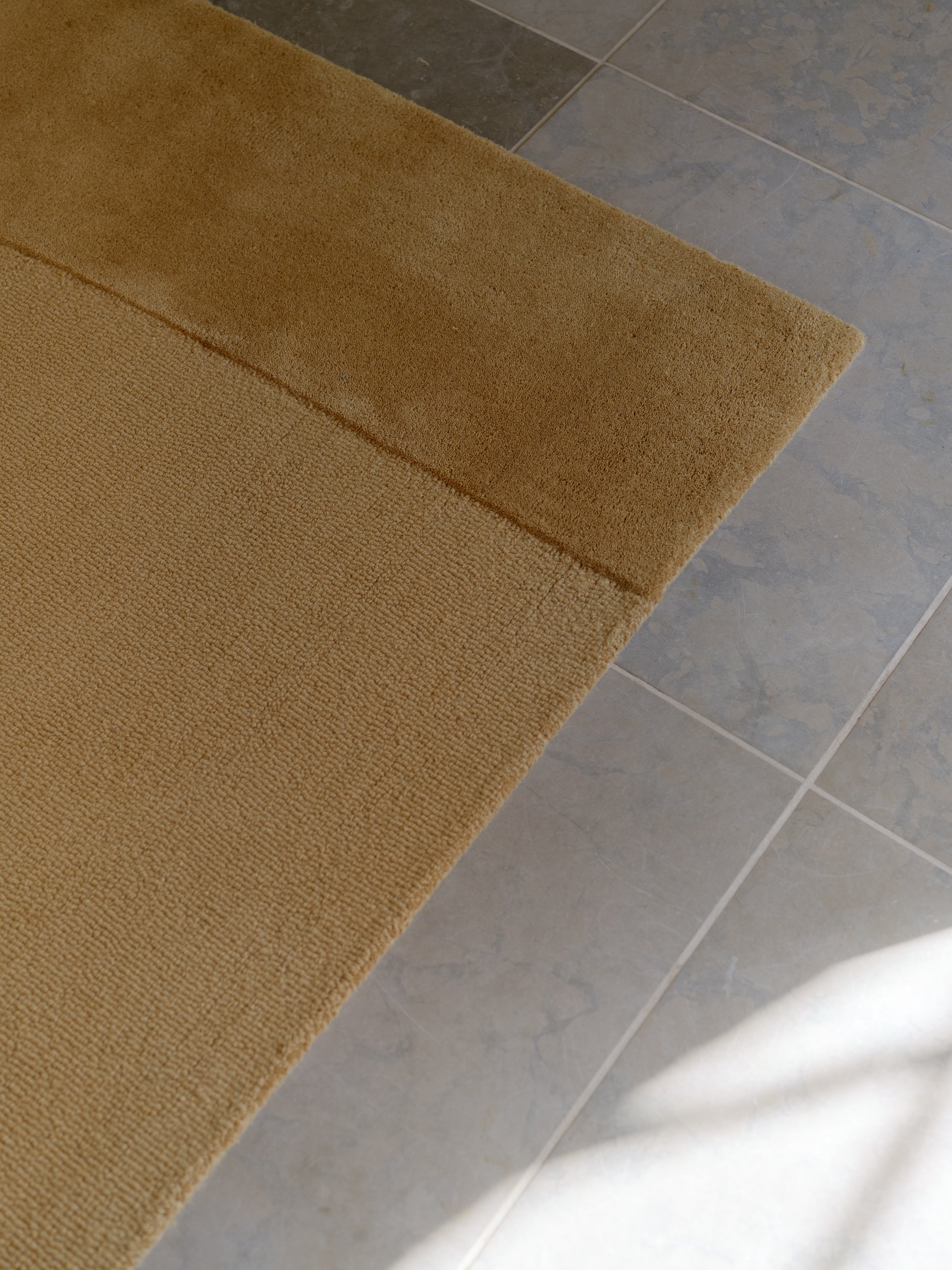Split plains rug mustard