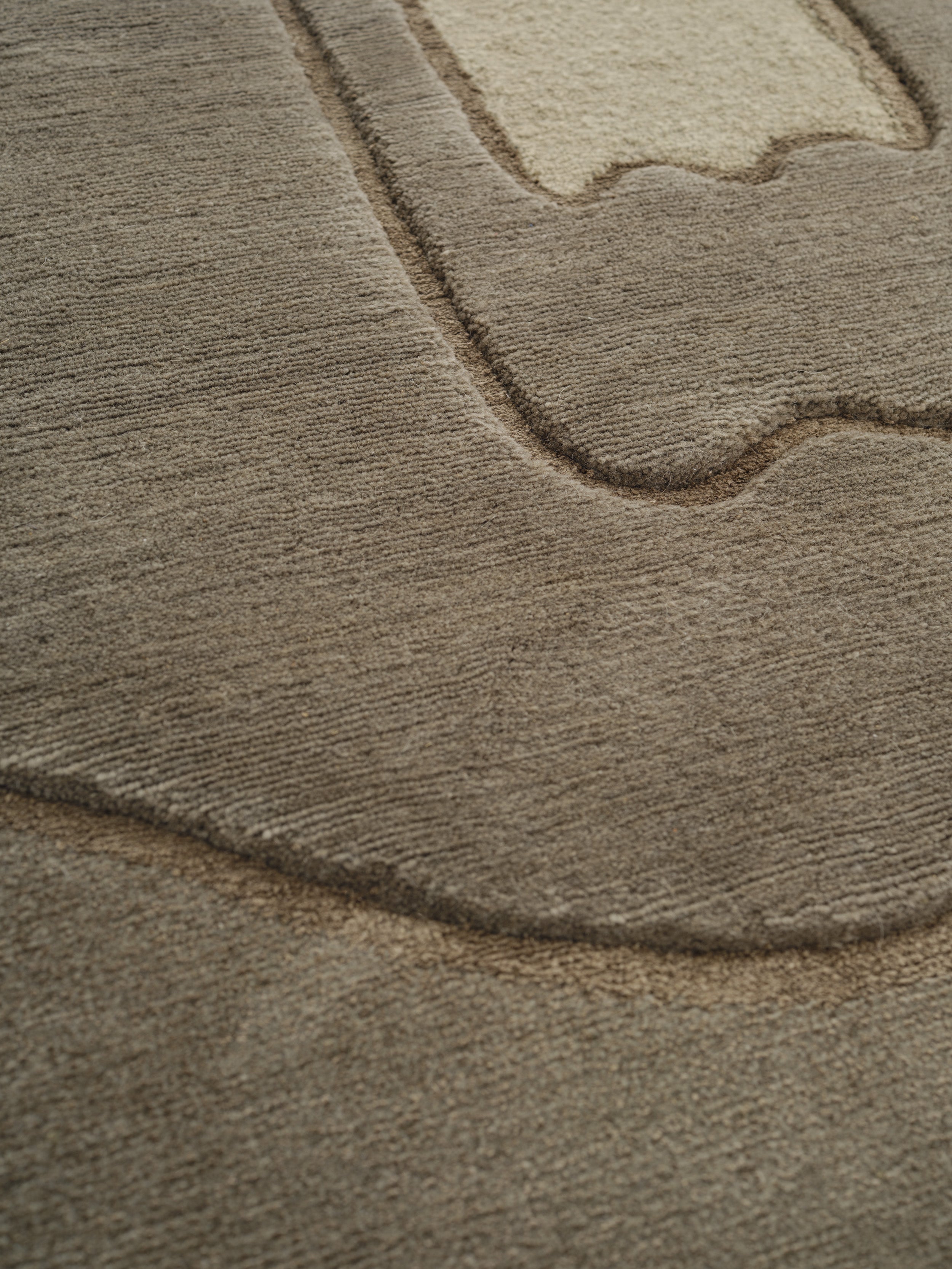 UNMASKED EYE rug dark green