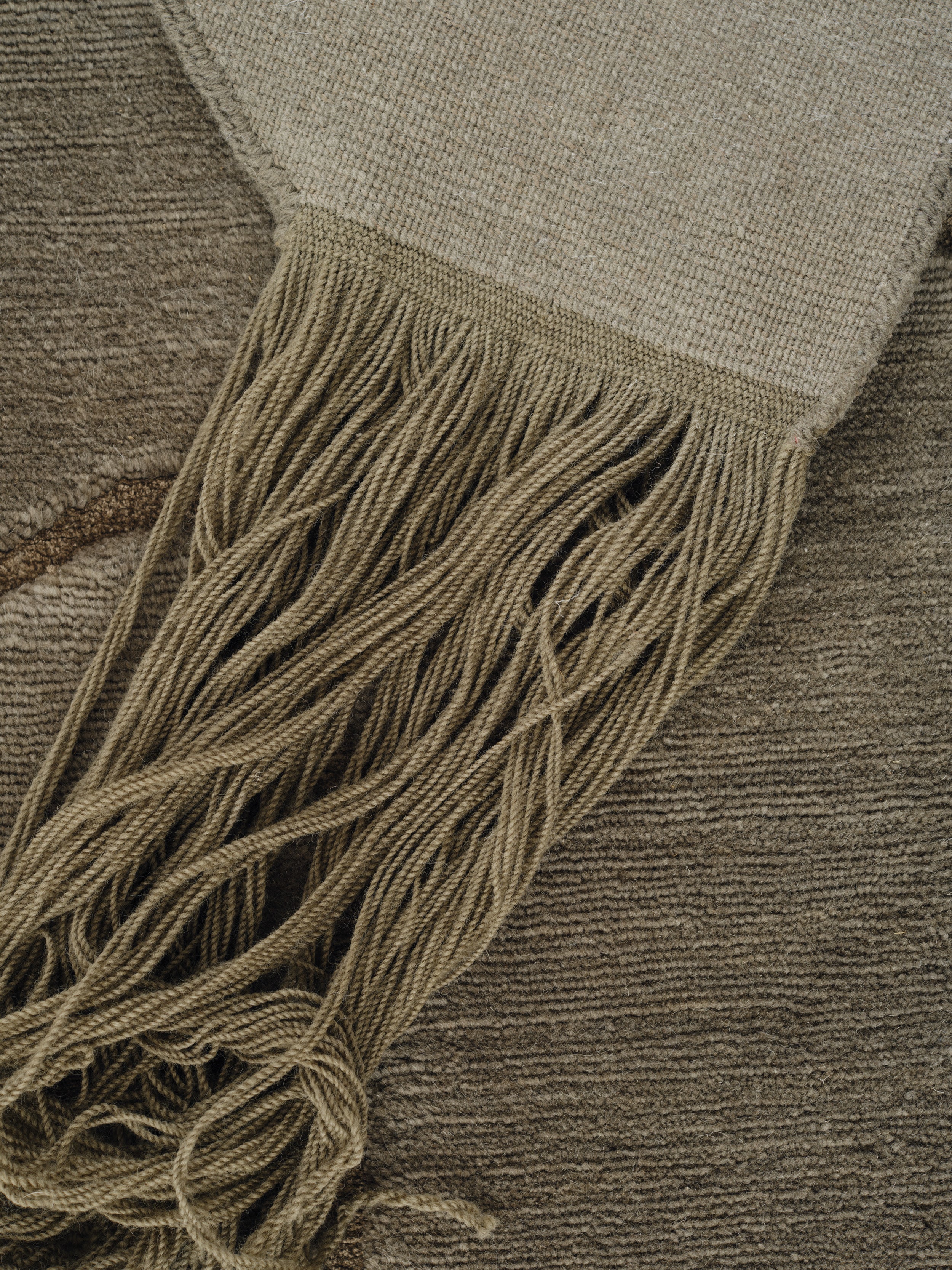 UNMASKED EYE rug dark green