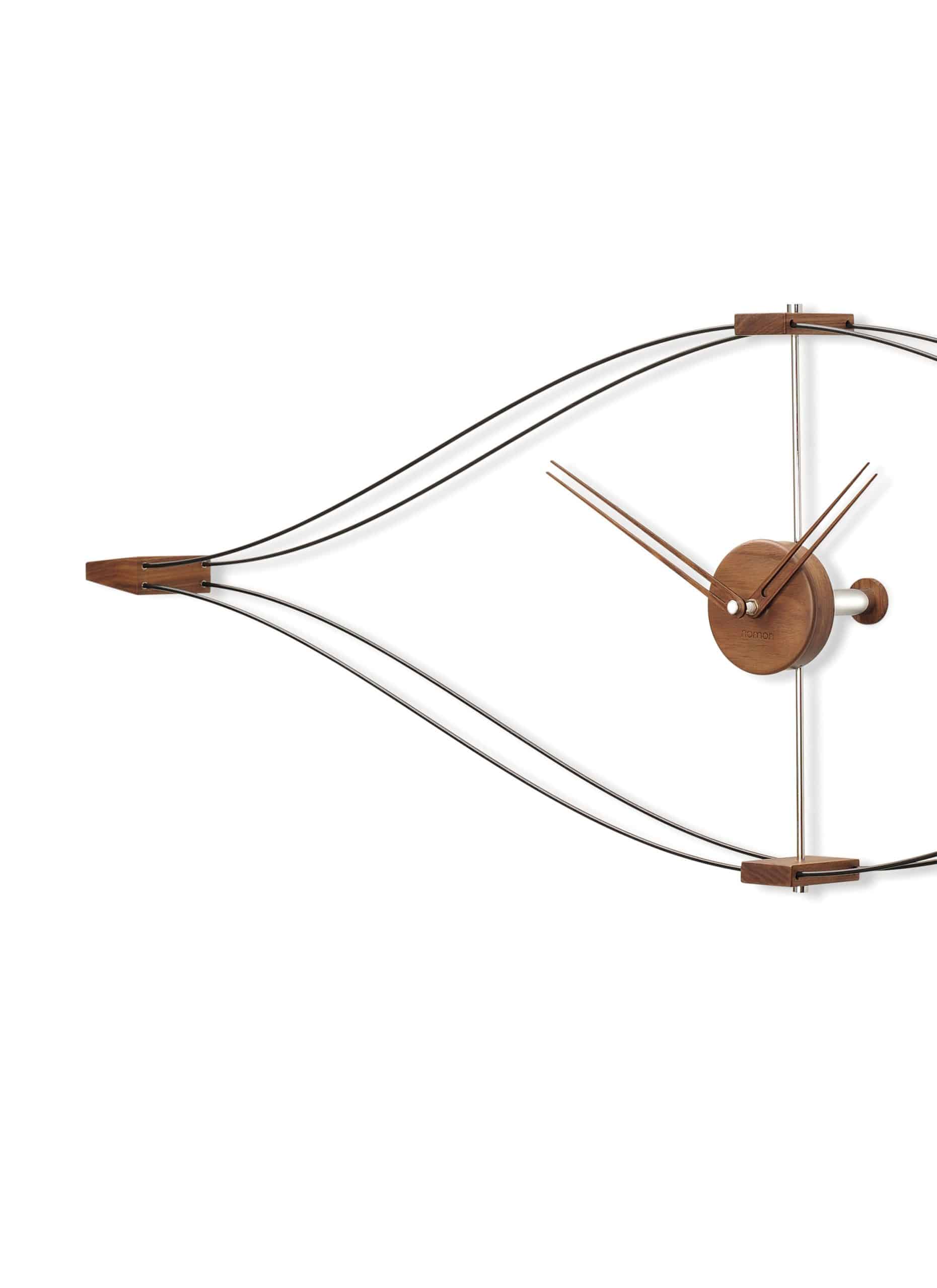Wanduhr LOOK aus Nussbaum mit verchromten und schwarzen Akzenten