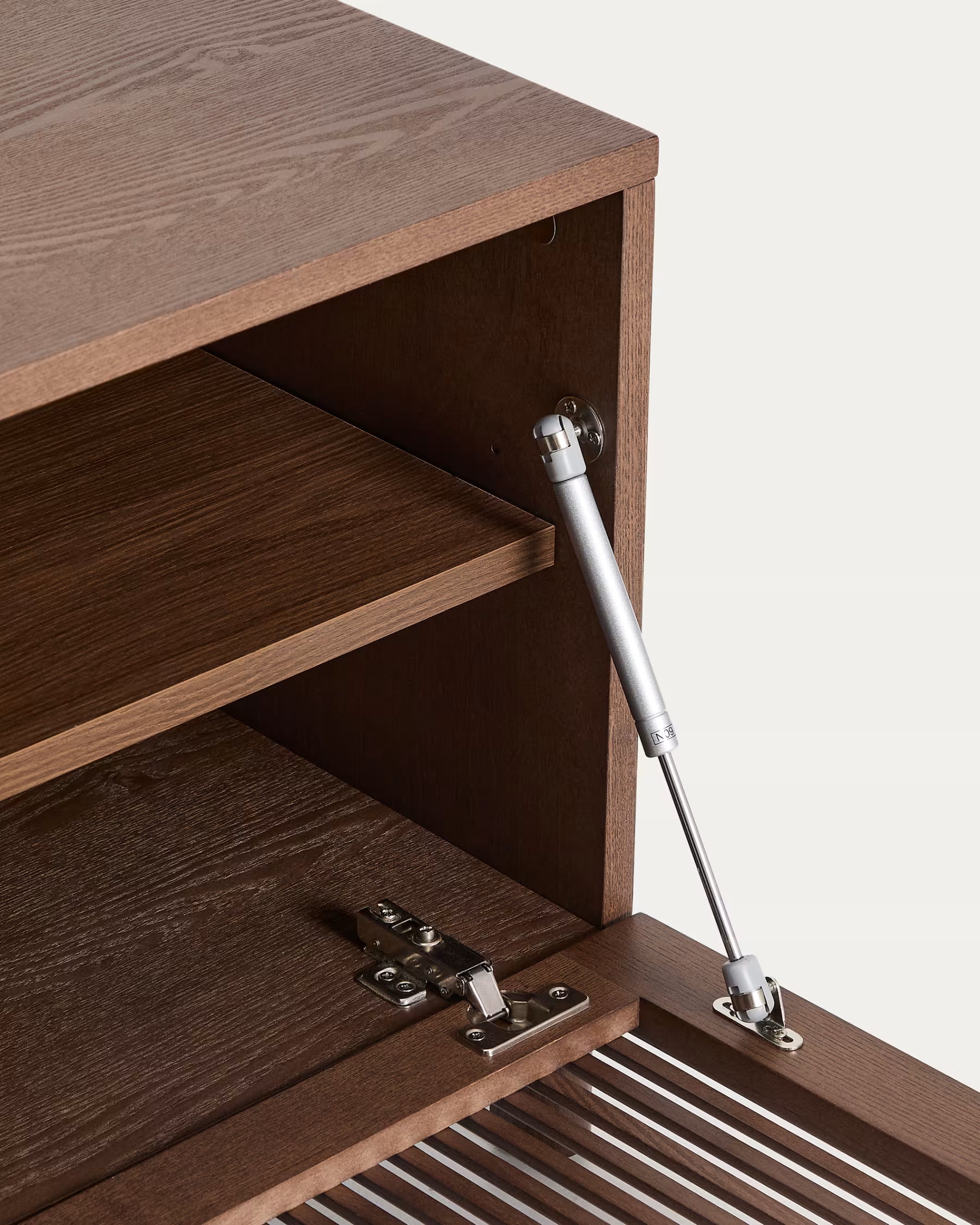 RTV-Sideboard BEYLA aus dunkelbraunem Eschenholz