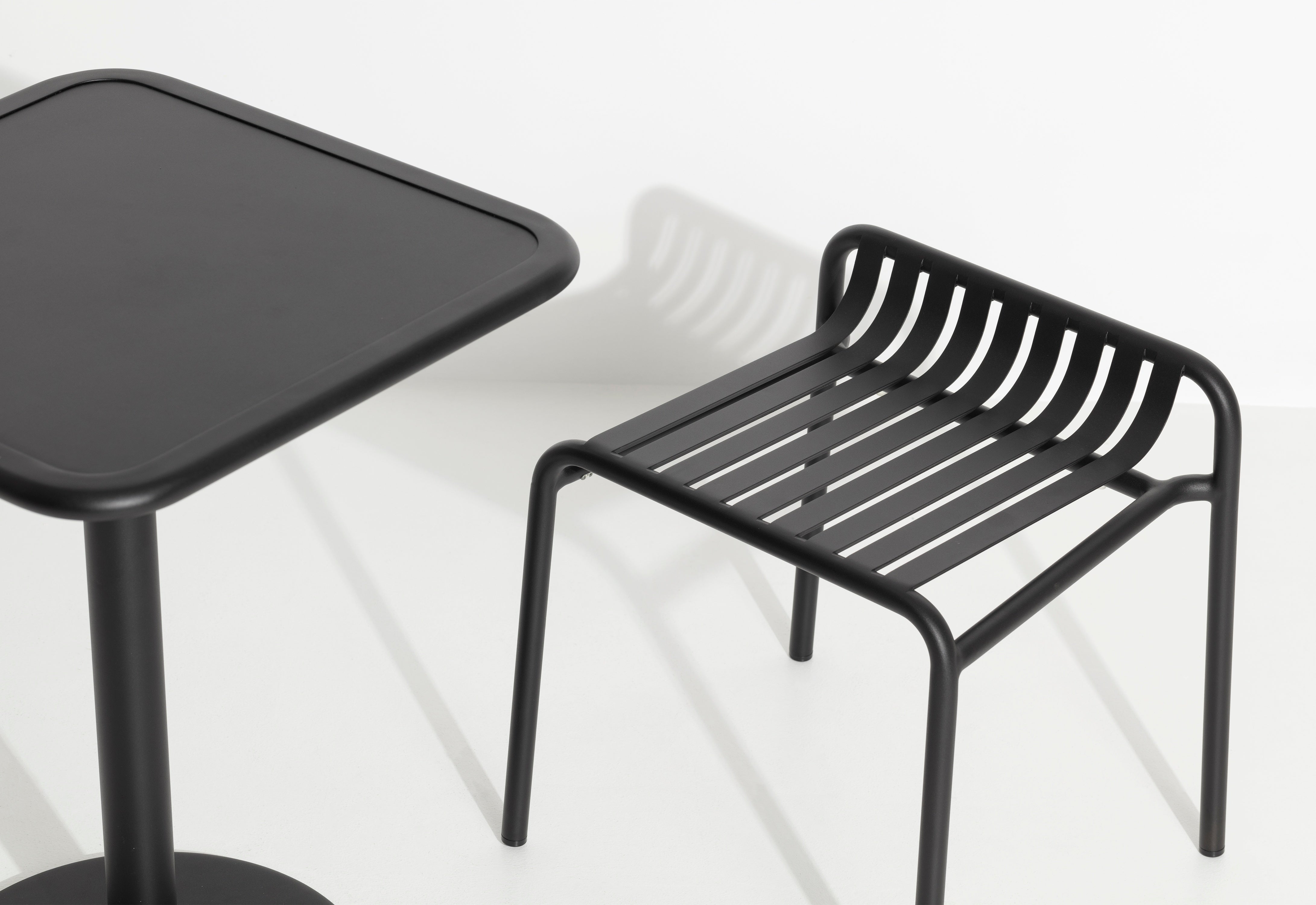 Quadratischer Gartentisch WEEK-END in Rotbraun