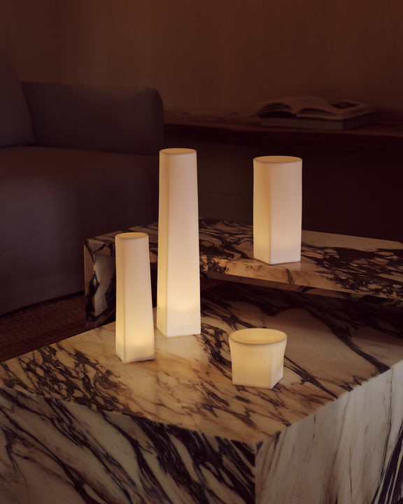 Couchtisch PLINTH BRIDGE grauer Marmor