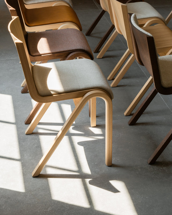READY chair brown leather with dark oak base