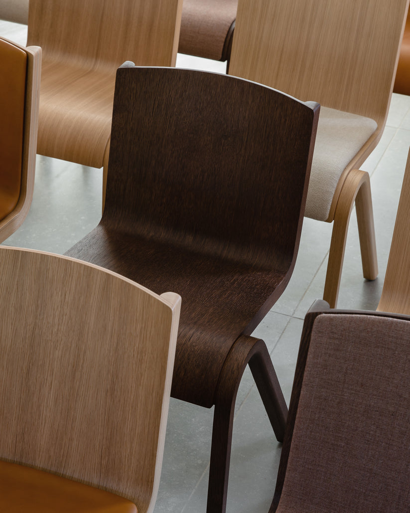 READY chair brown leather with dark oak base