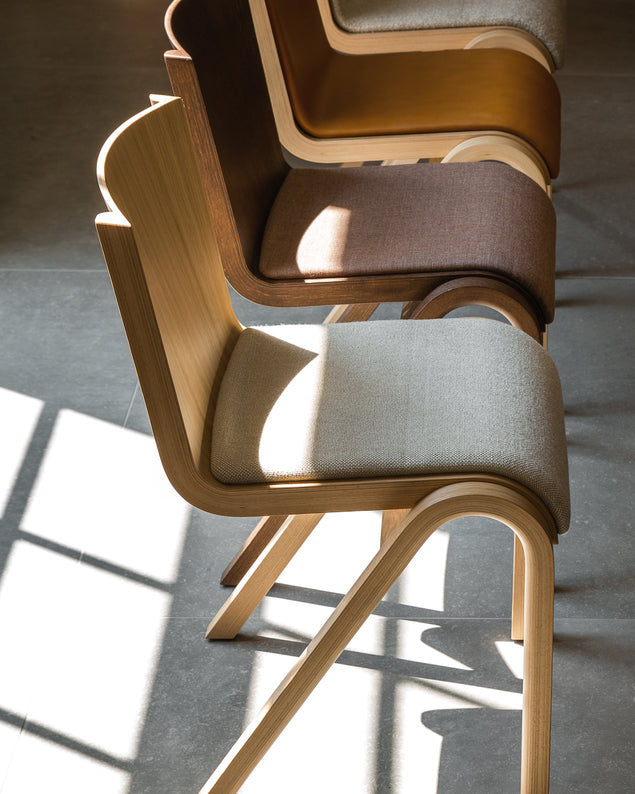 READY chair brown leather with dark oak base