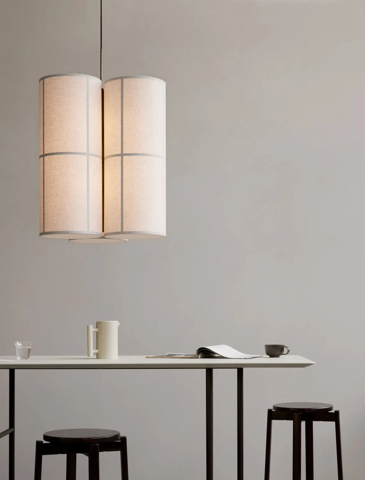 Hocker PASSAGE aus Eichenholz mit beigem Sitz