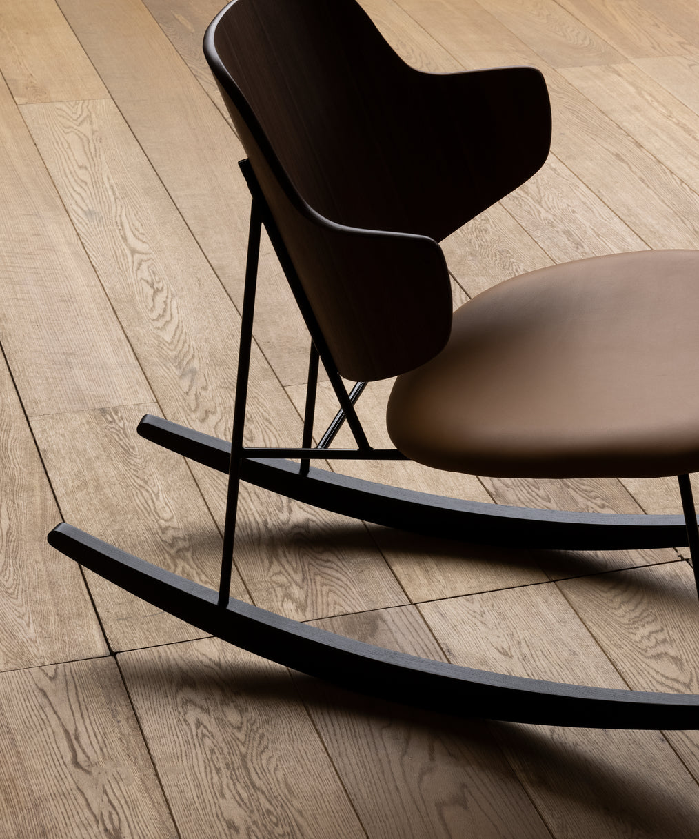 PENGUIN beige rocking chair