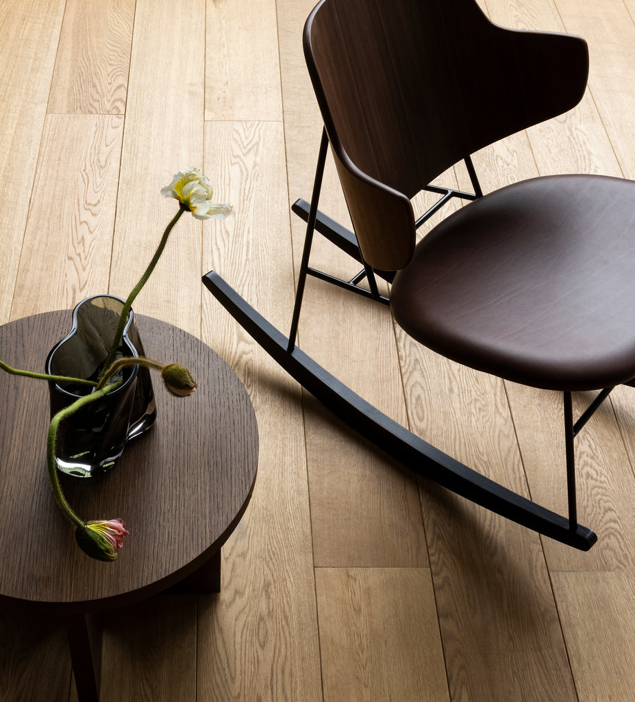 PENGUIN beige rocking chair