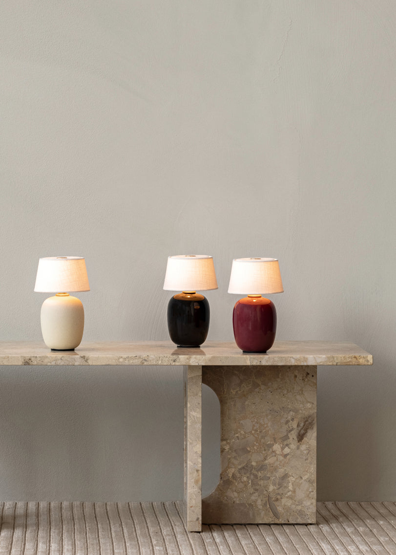 Tragbare Lampe TORSO bordeaux Keramik mit weißem Schirm