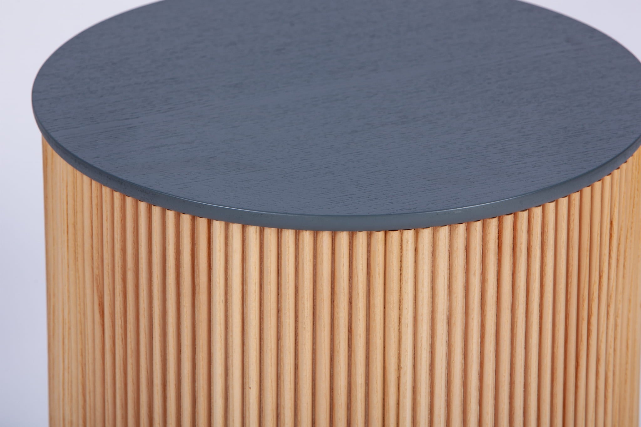 Couchtisch RILL Eichenfurnier mit schwarzer Tischplatte