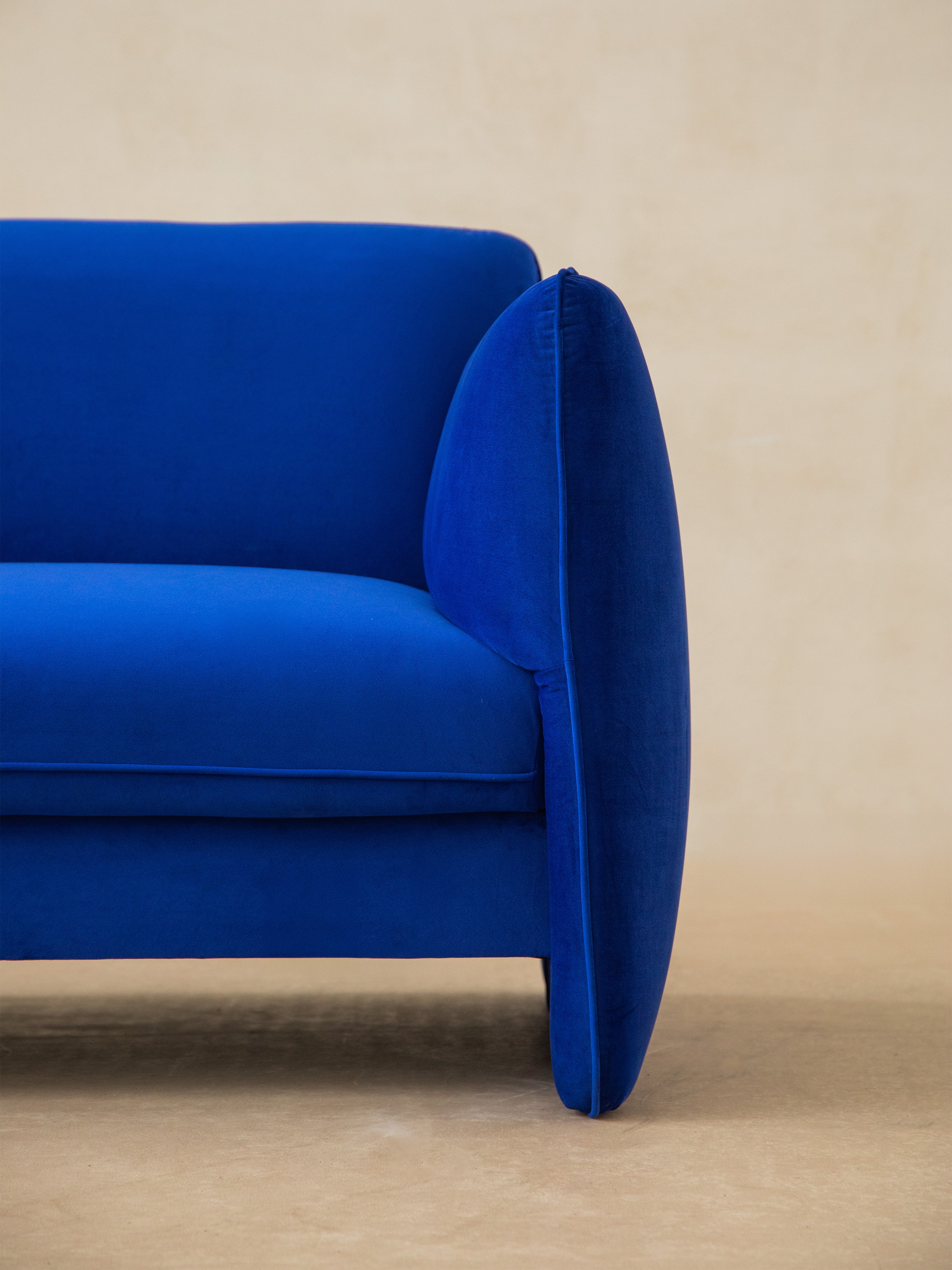 Sofa aksamitna 2-osobowa GEORGIA migdałowy beż