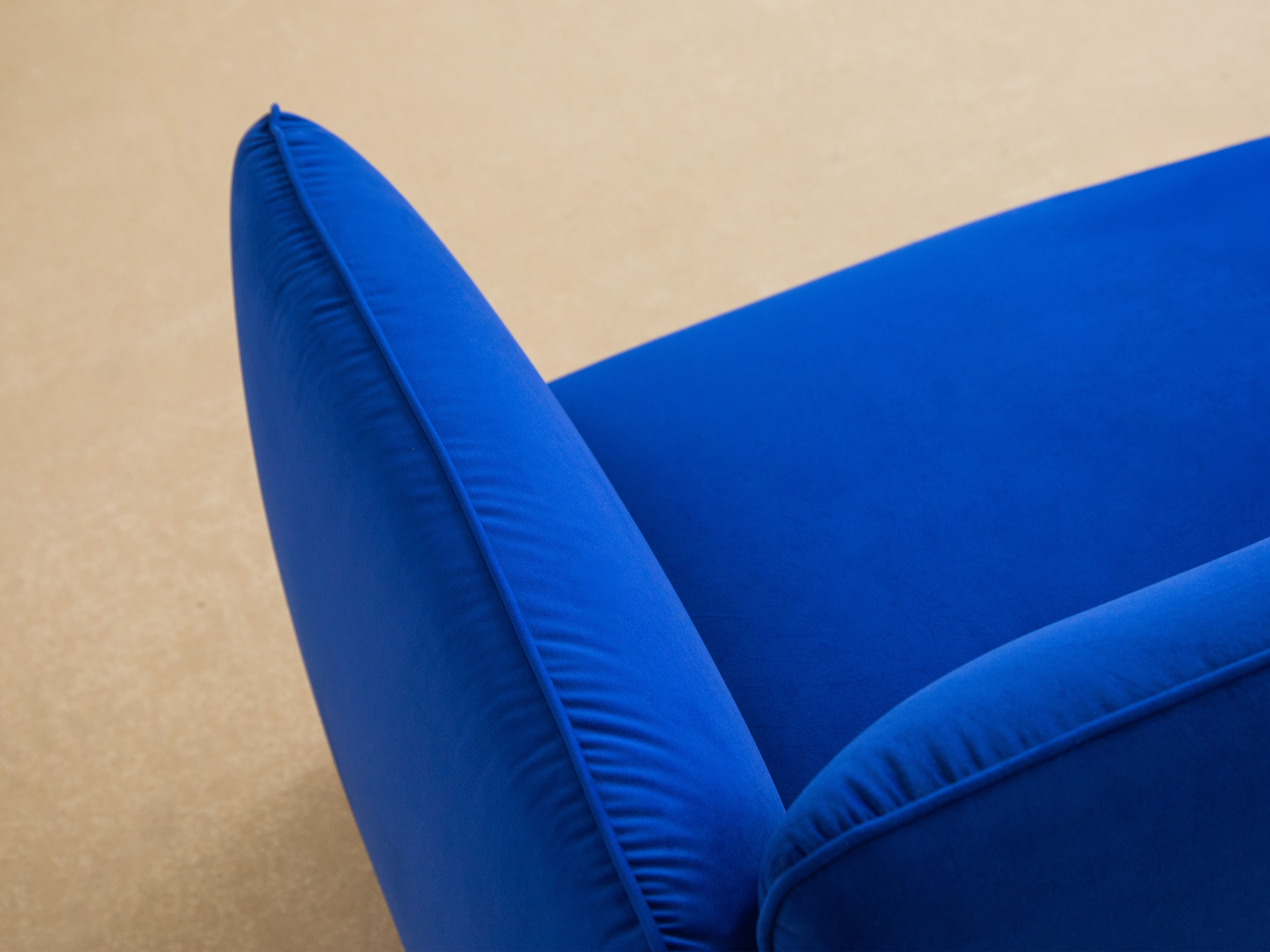 Sofa aksamitna 2-osobowa GEORGIA migdałowy beż