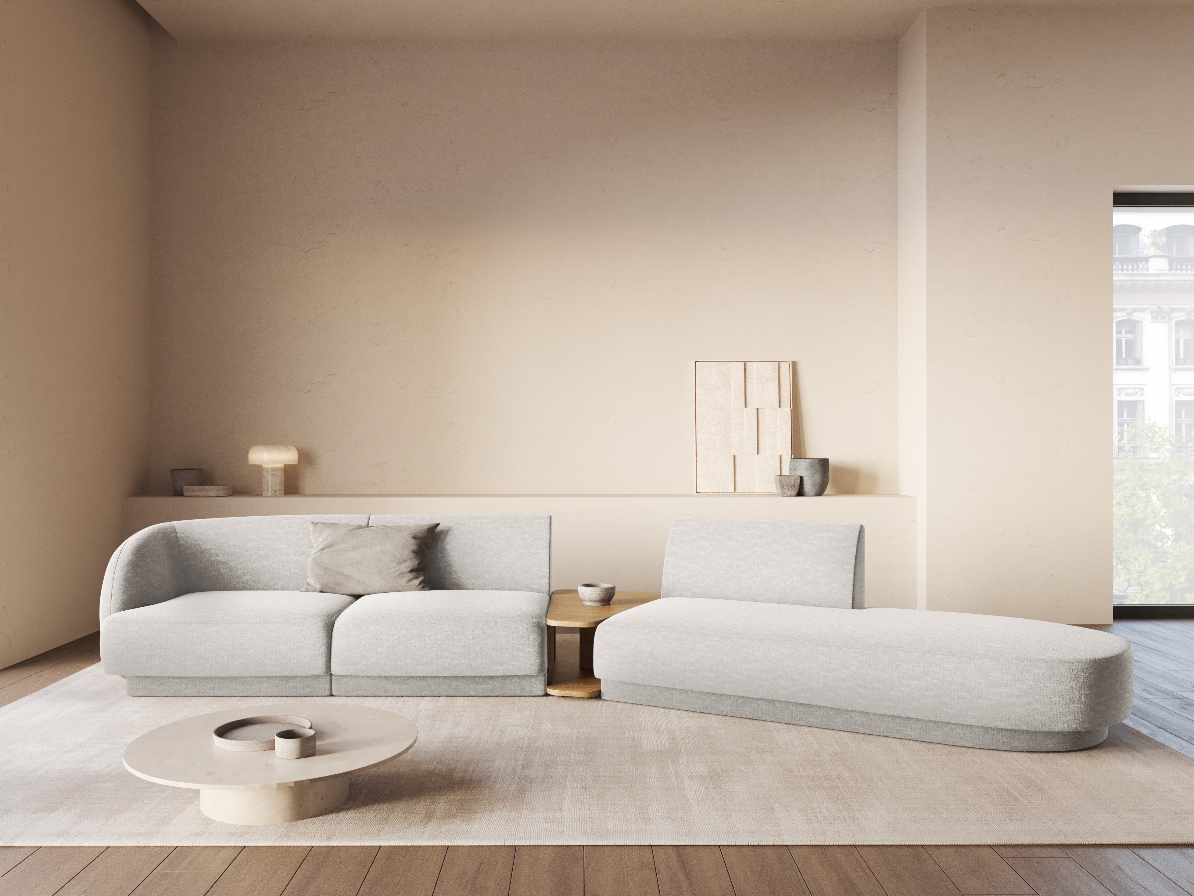 Modulares Sofa mit Tisch, 4-Sitzer MILEY in hellgrauem, seidig schimmerndem Chenille, rechtsseitig