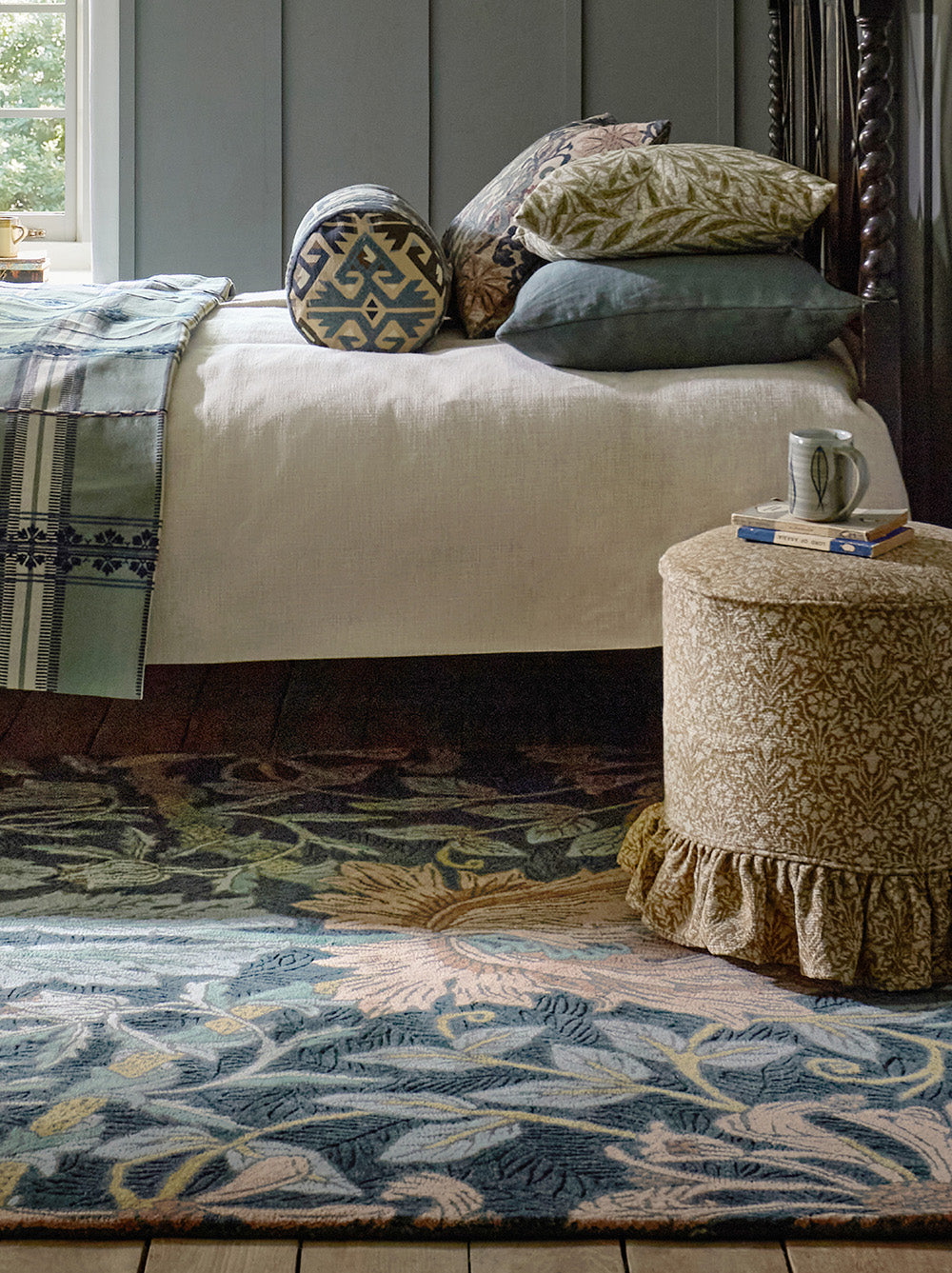 Wollteppich HONEYSUCKLE & TULIP TEAL dunkelgrün mit rosa