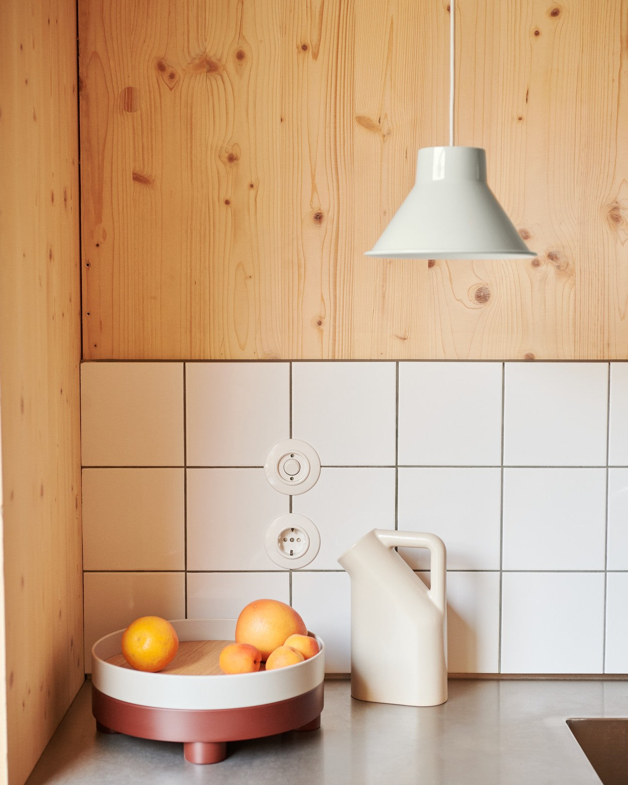 Sandfarbener TUB-Krug