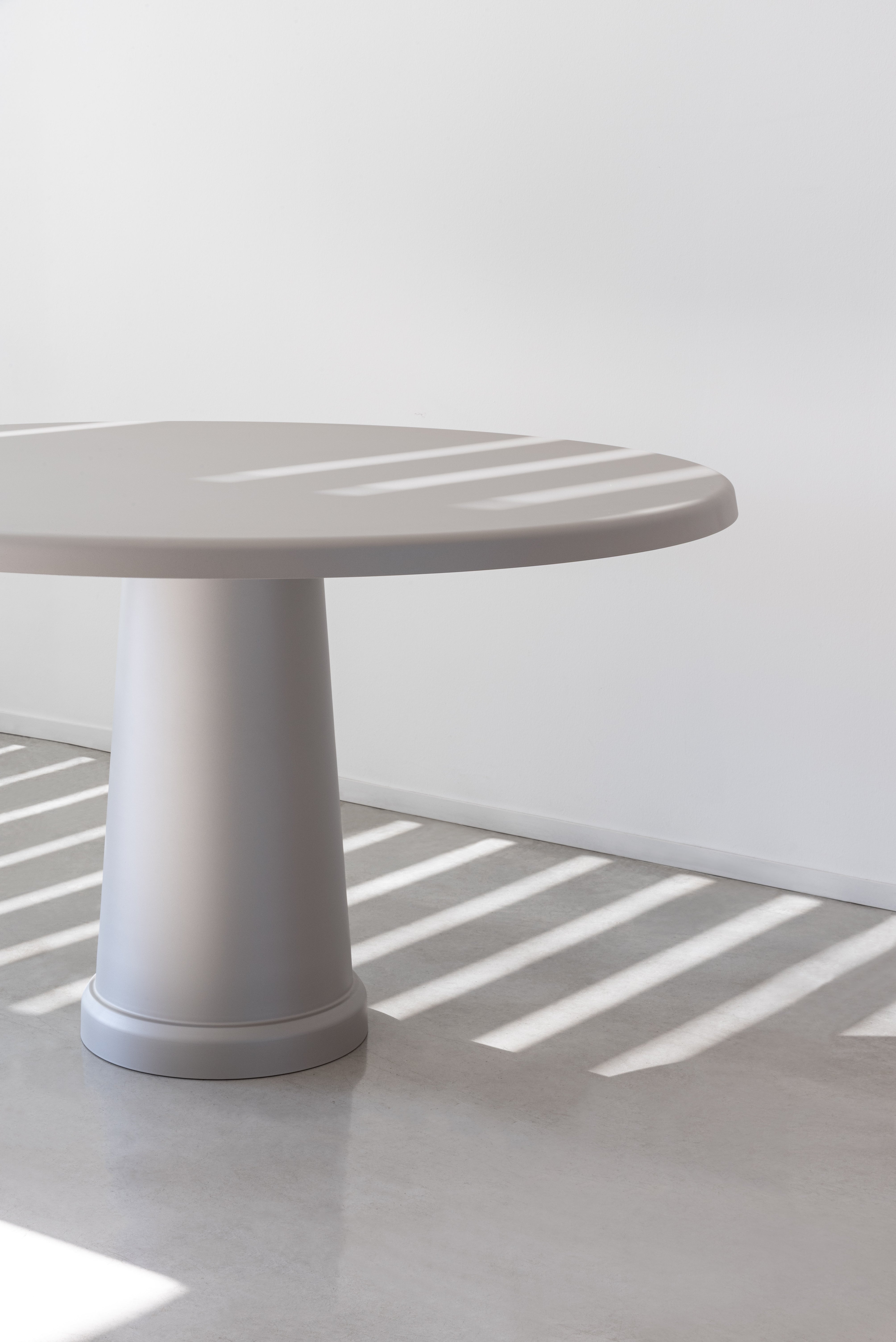 ALL-ROUND runder Tisch grau