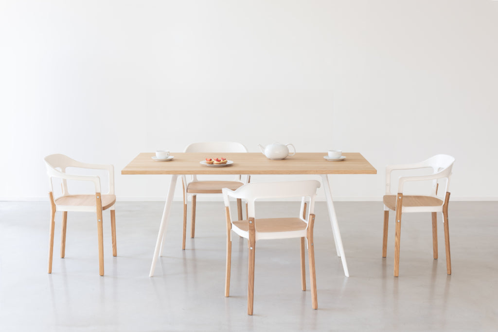 BAGUETTE Tisch mit weißem Aluminiumgestell