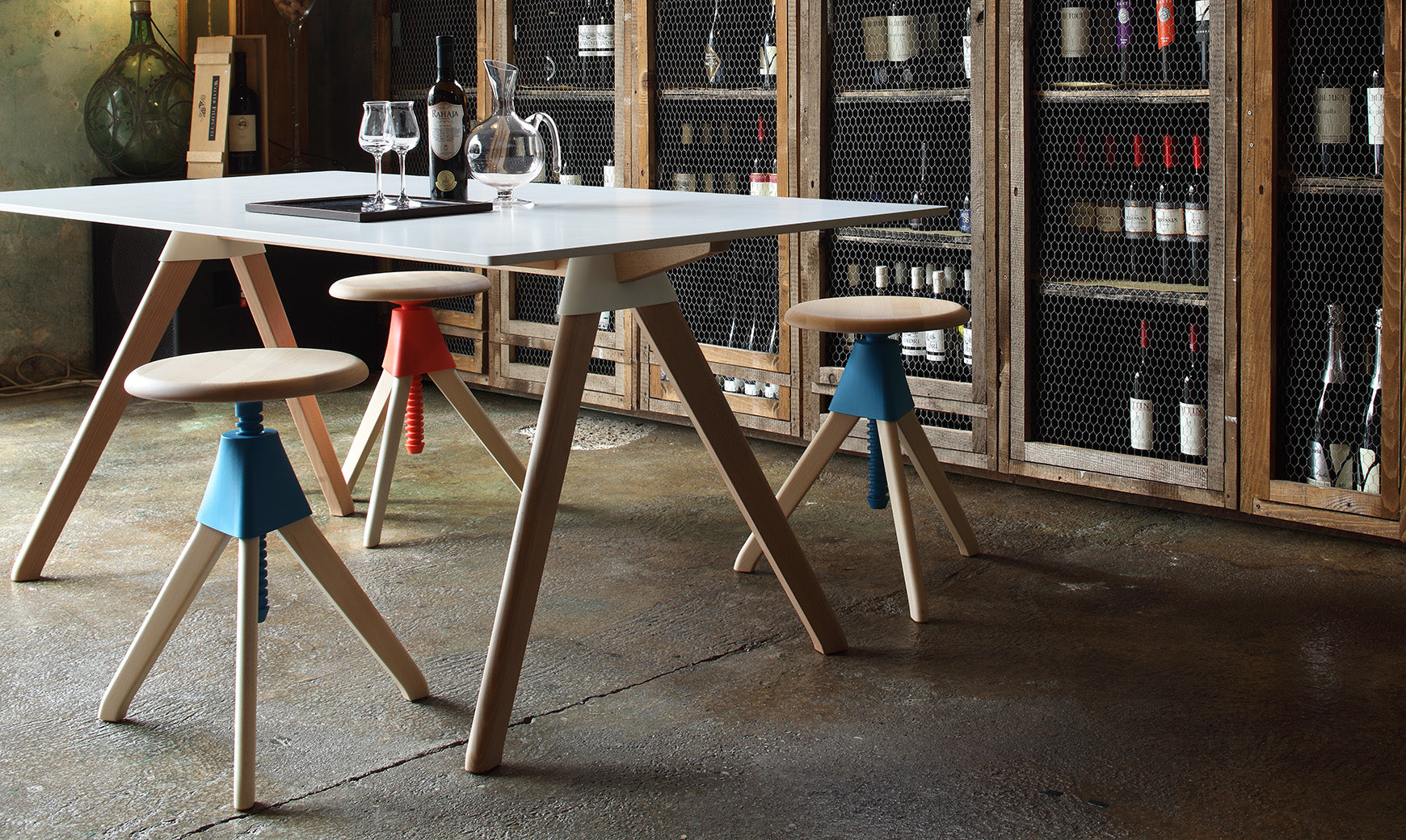 BUTCH Table - THE WILD BUNCH black top with a black beech base