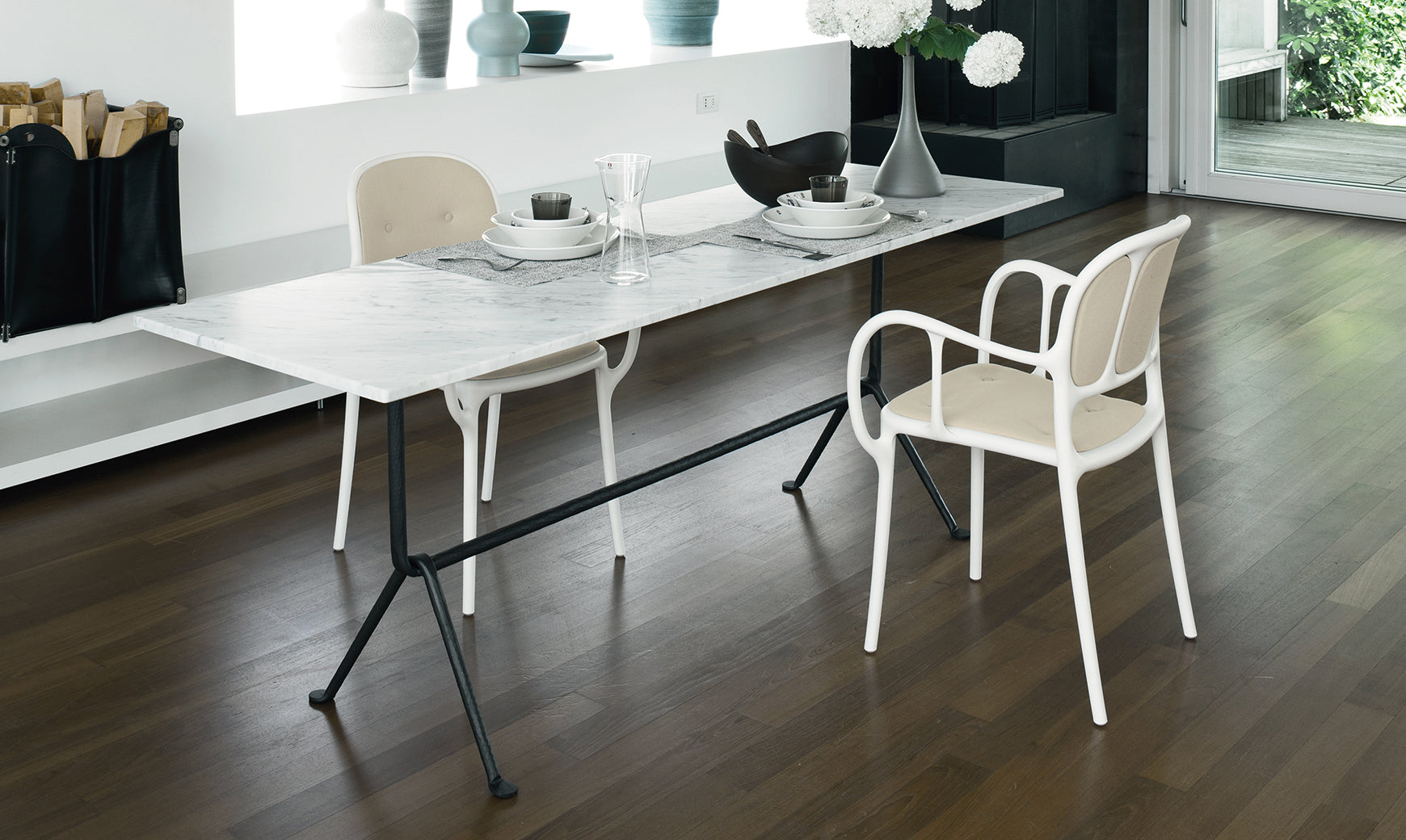 MILA chair black