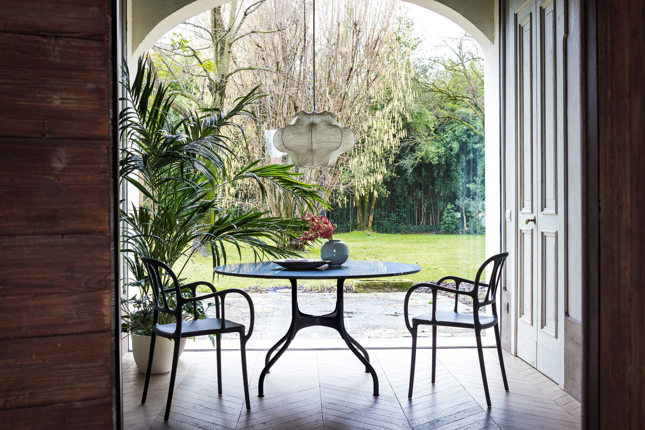 Round table MILA with a white steel base