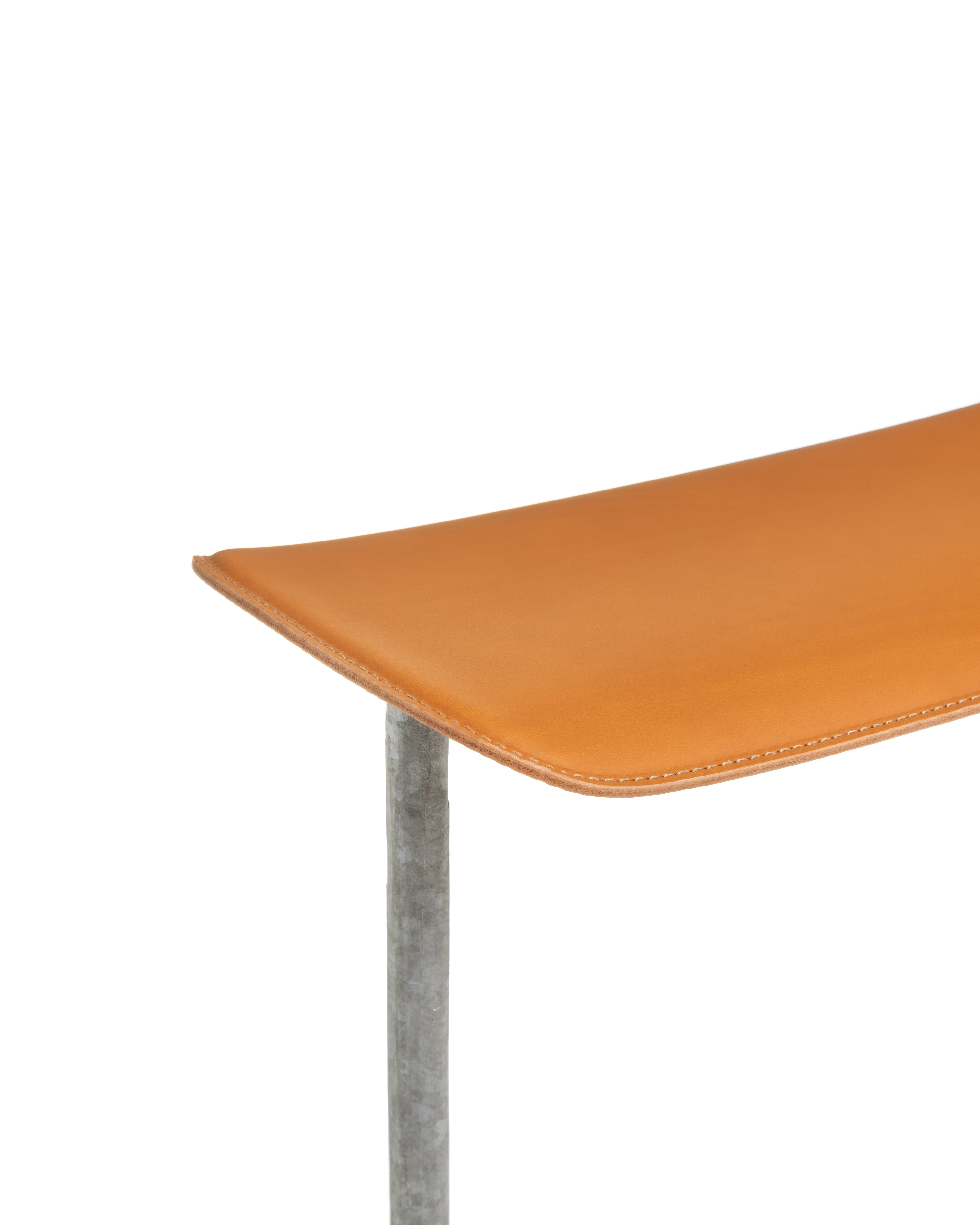 OFFICINA Barhocker mit Metallgestell und cognacfarbenem Ledersitz