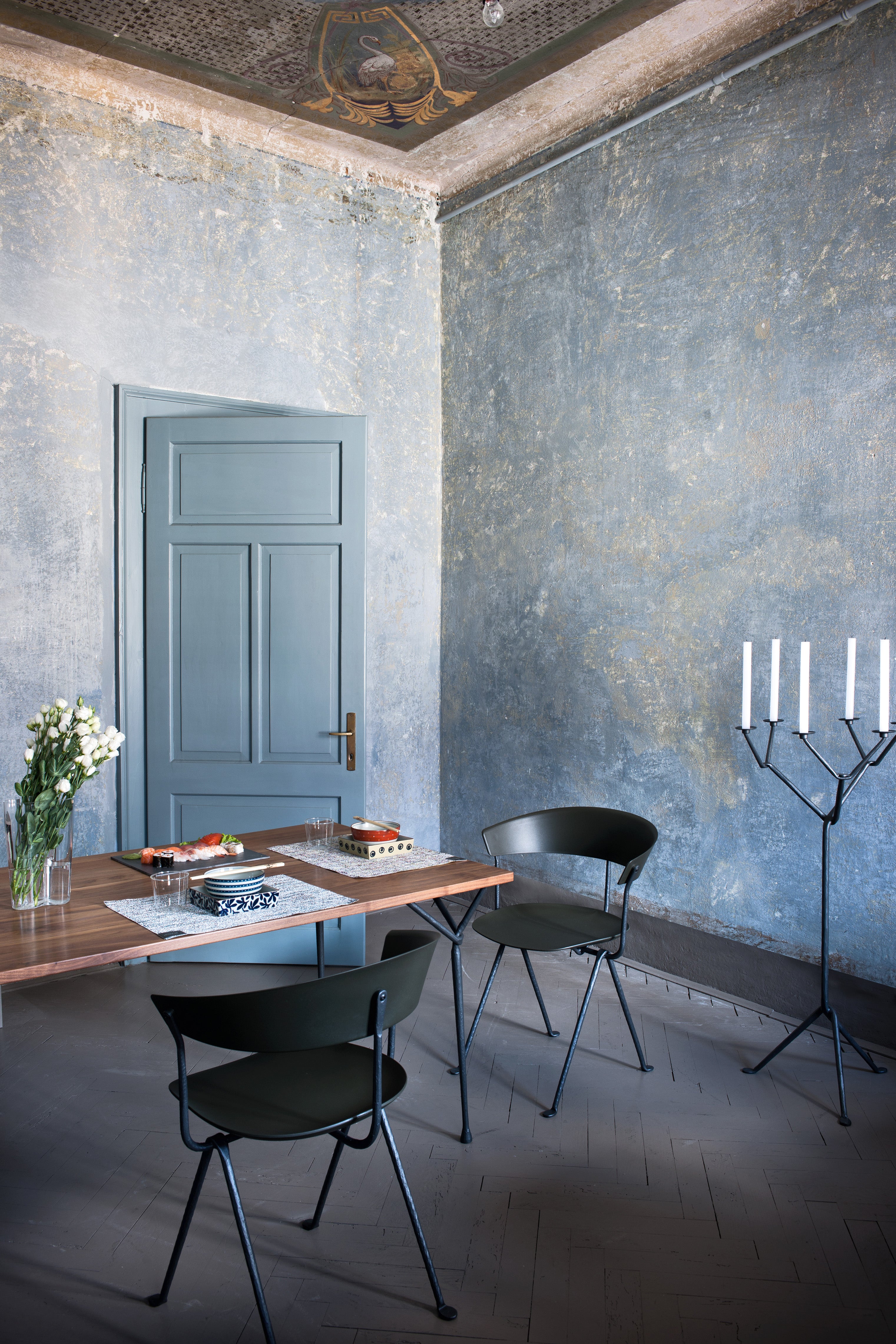 OFFICINA walnut wood table with anthracite base