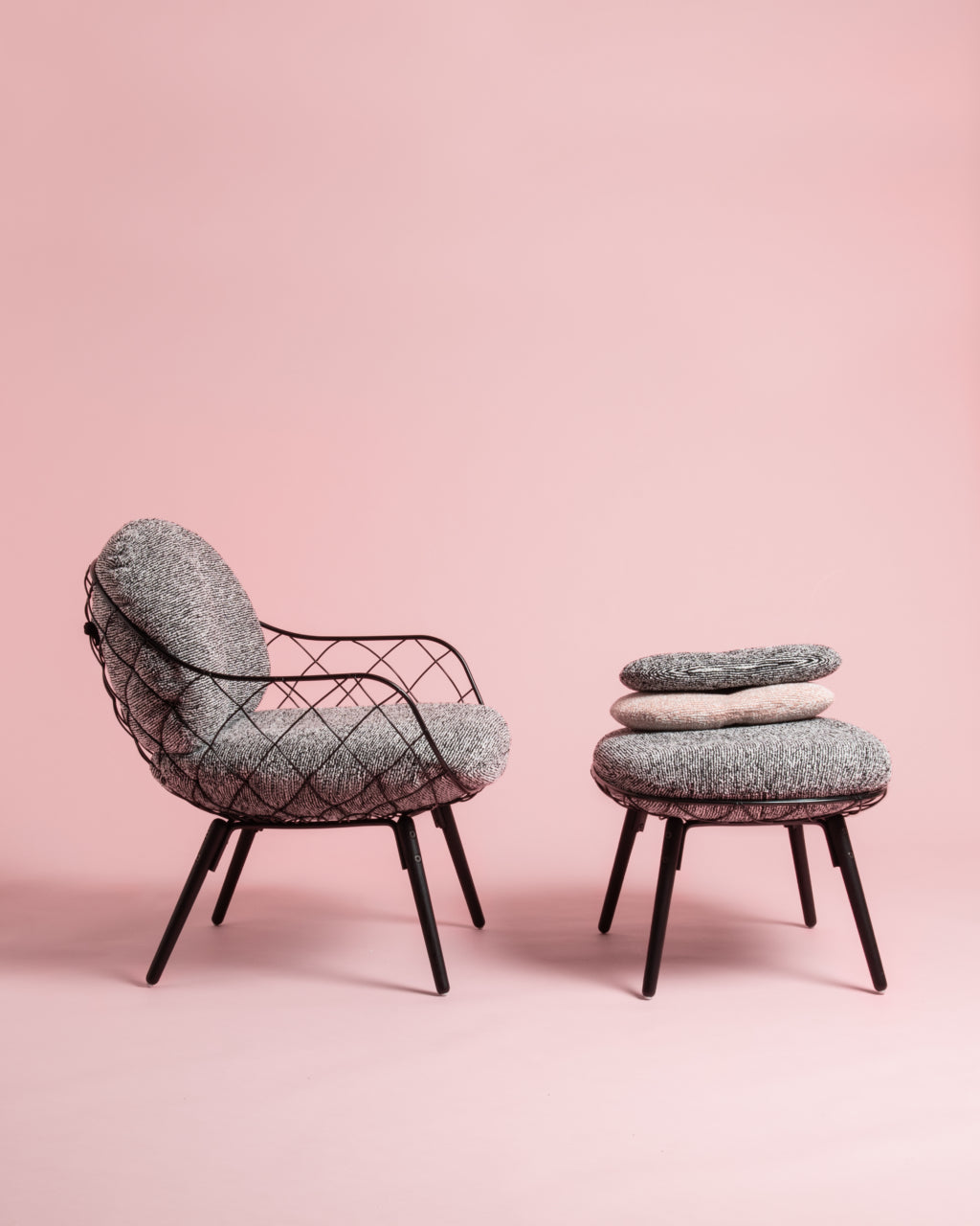 PIÑA armchair in green with an ash base