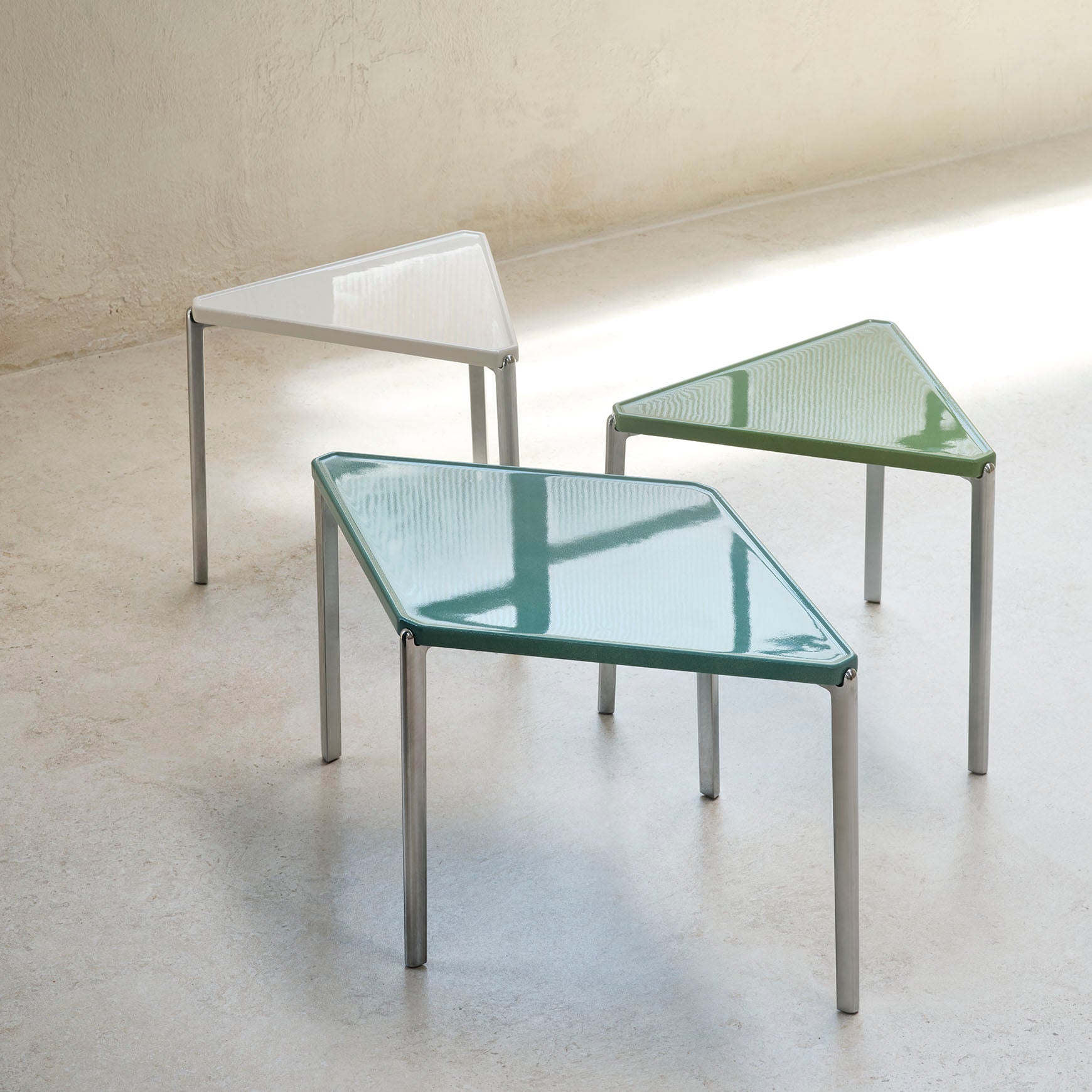 TAMBOUR Beistelltisch cremefarbener Beton