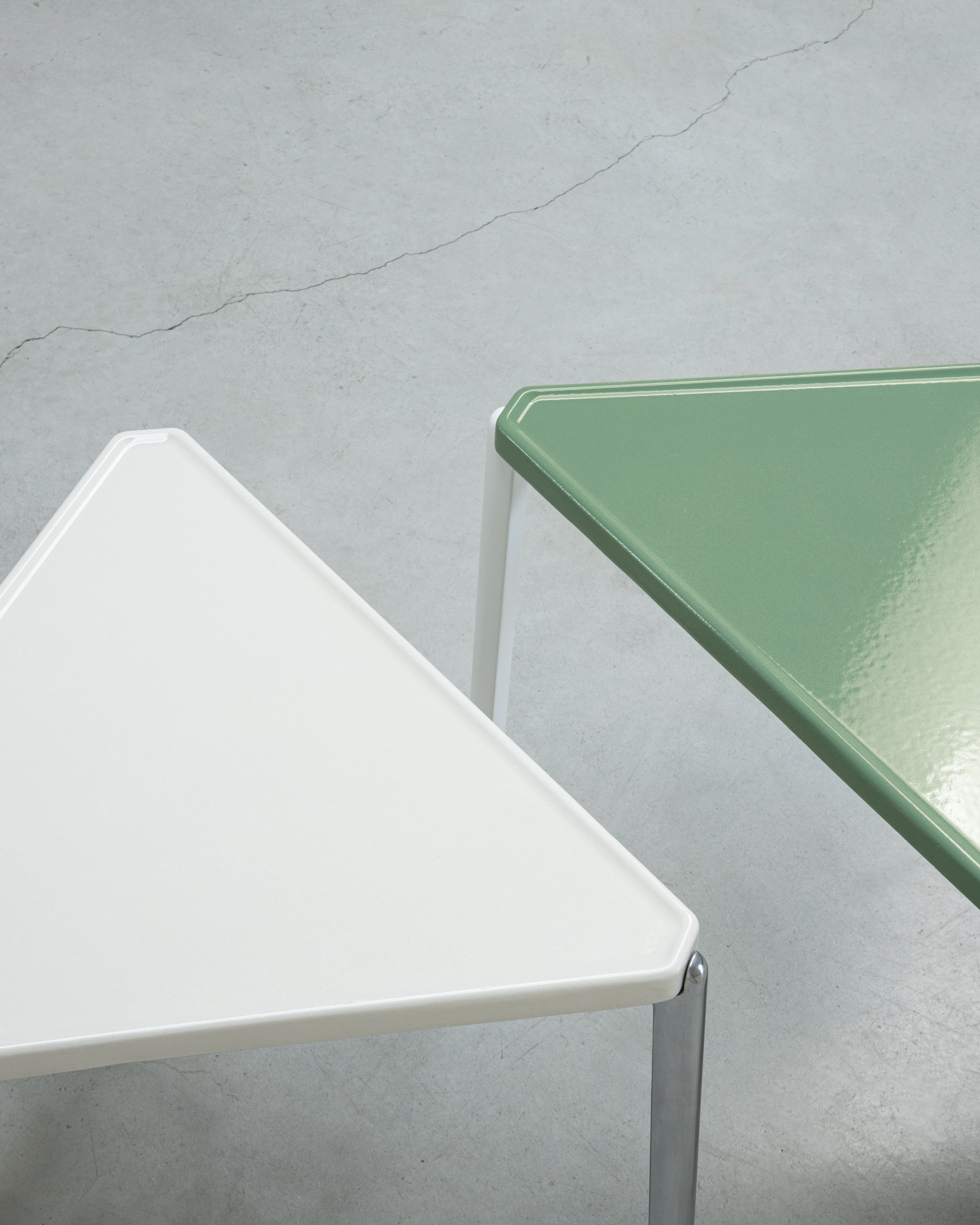 TAMBOUR Beistelltisch cremefarbener Beton