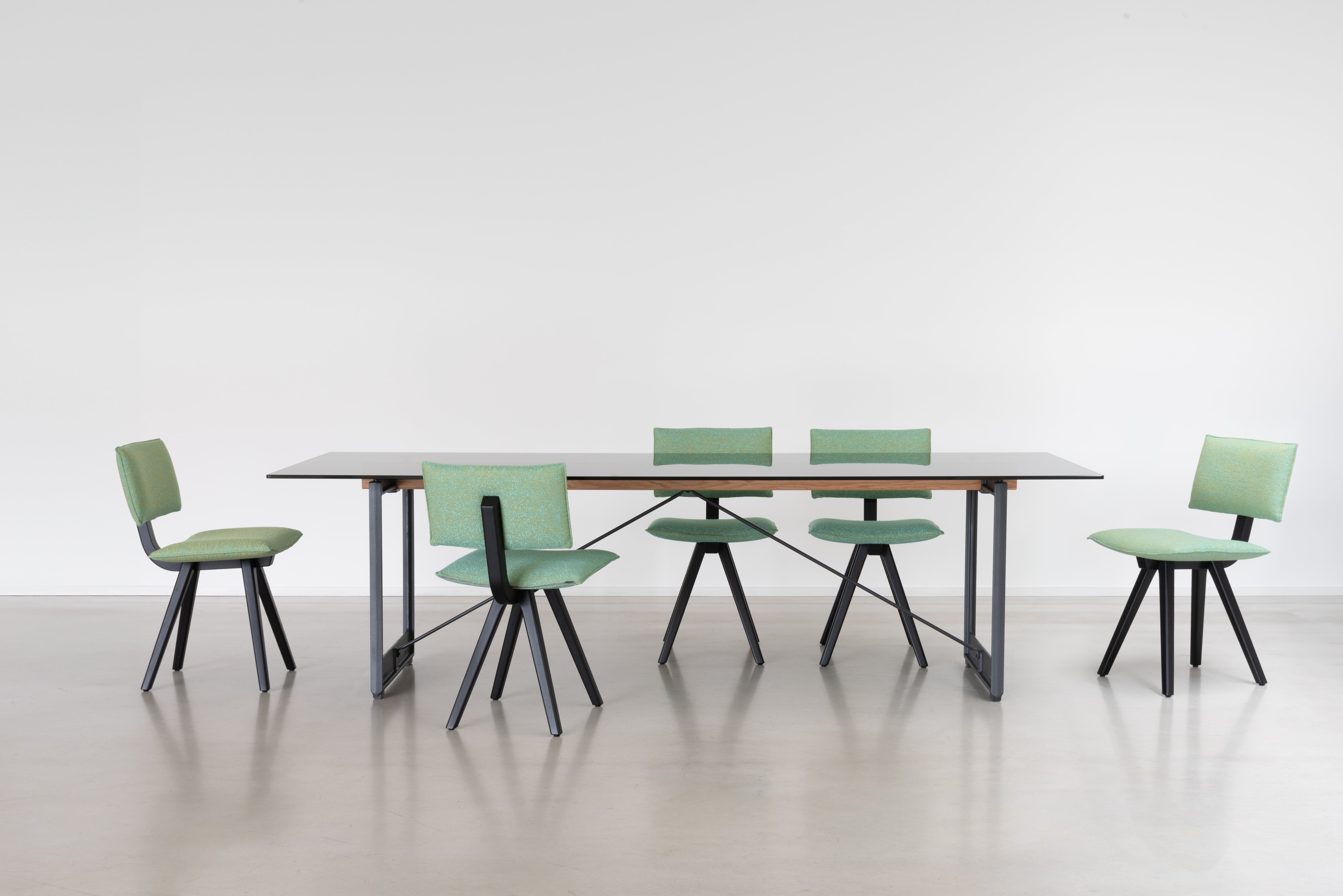 TRAVE upholstered chair with a light ash base