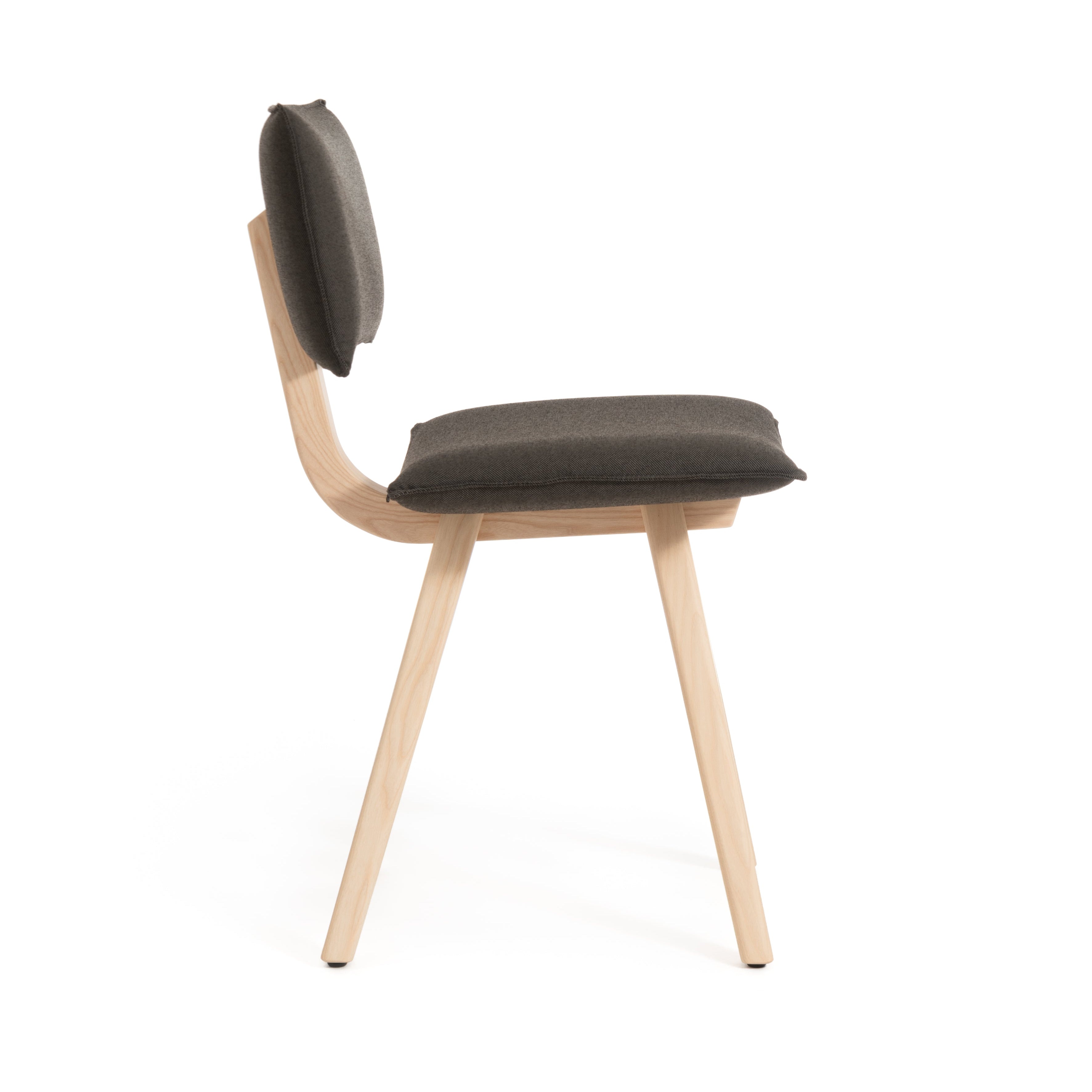 TRAVE upholstered chair with a light ash base