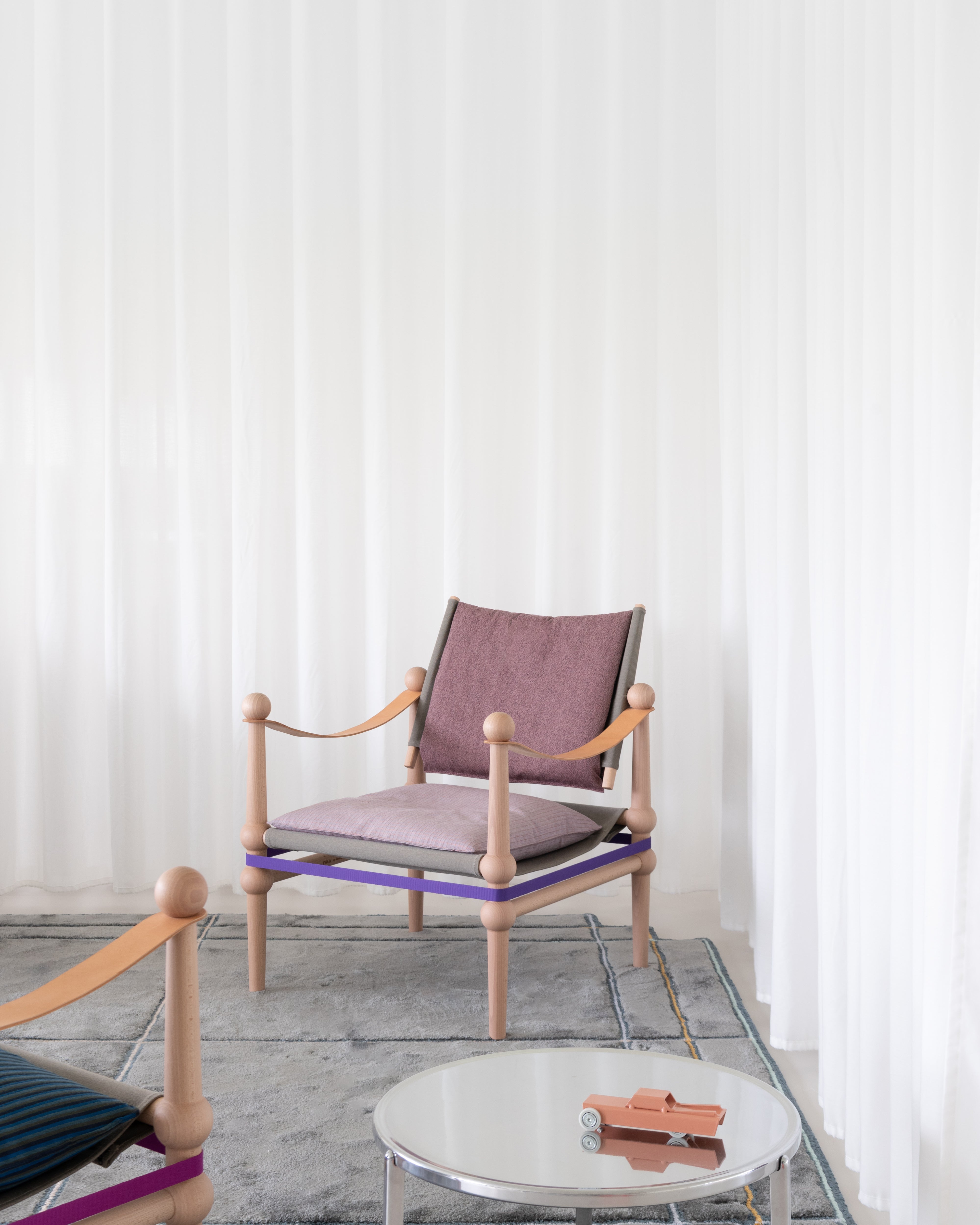 TWAIN armchair in navy green with a light beech base