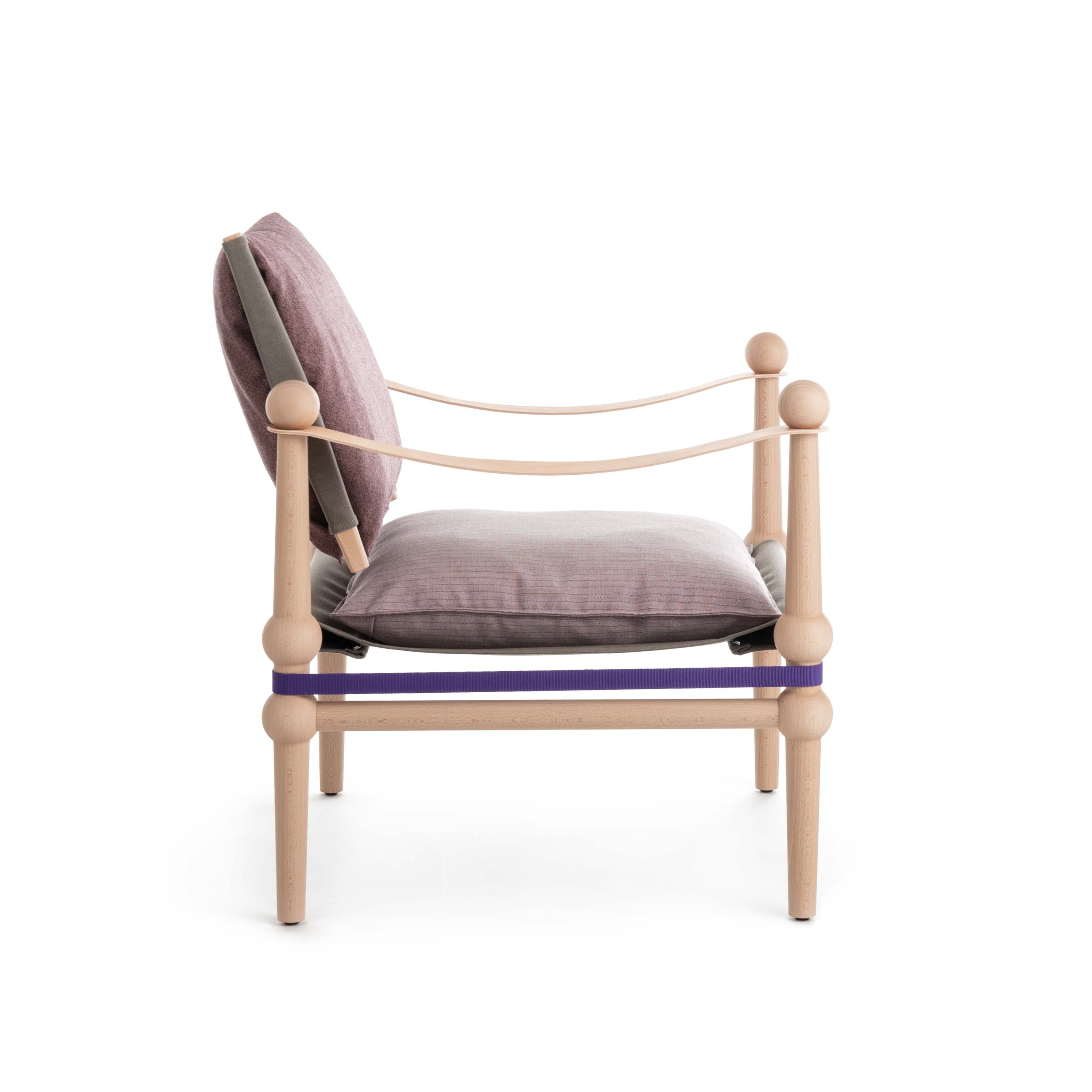 TWAIN armchair in faded pink with a light beech base