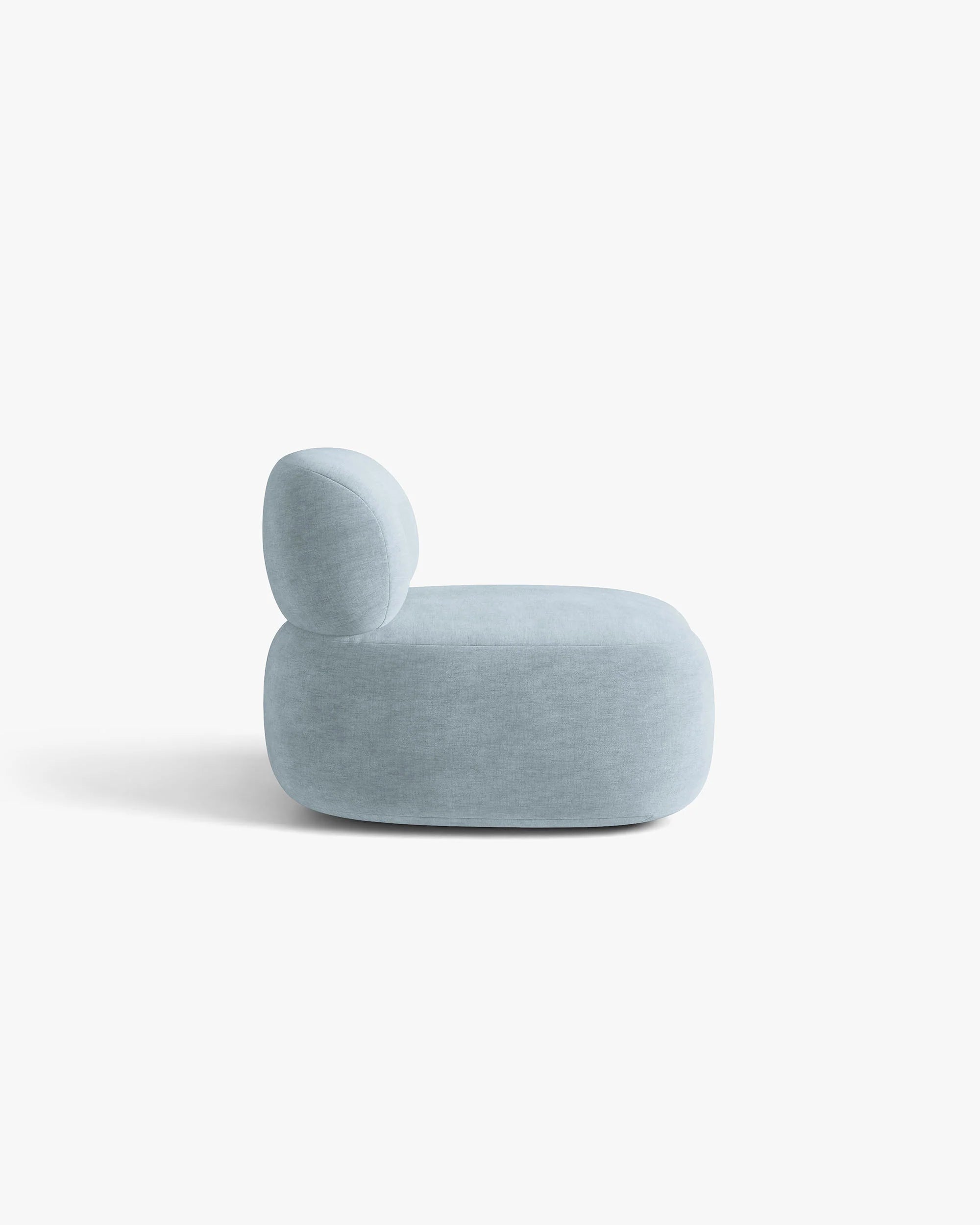 Sessel AURA in pastellblauem Chenille
