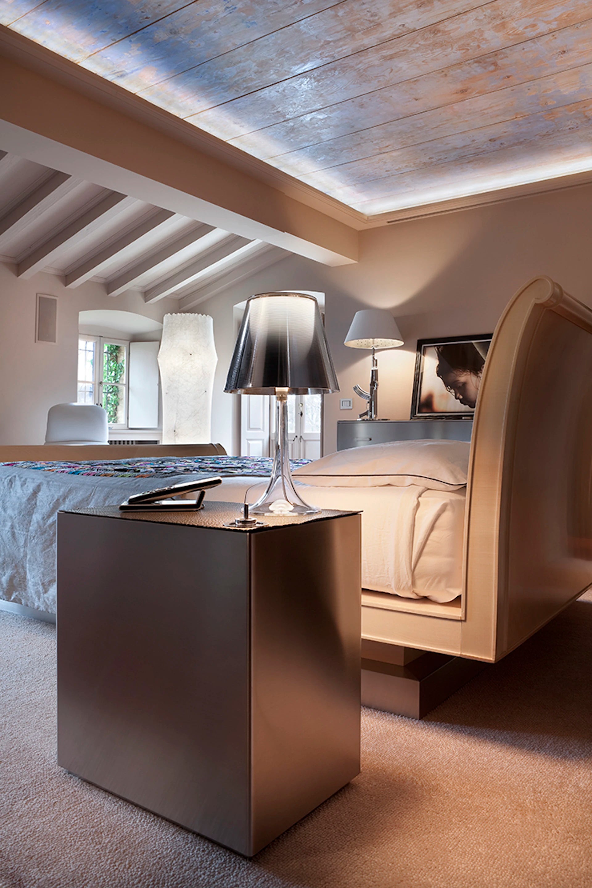 Tischlampe MISS K mit silbernem Schirm