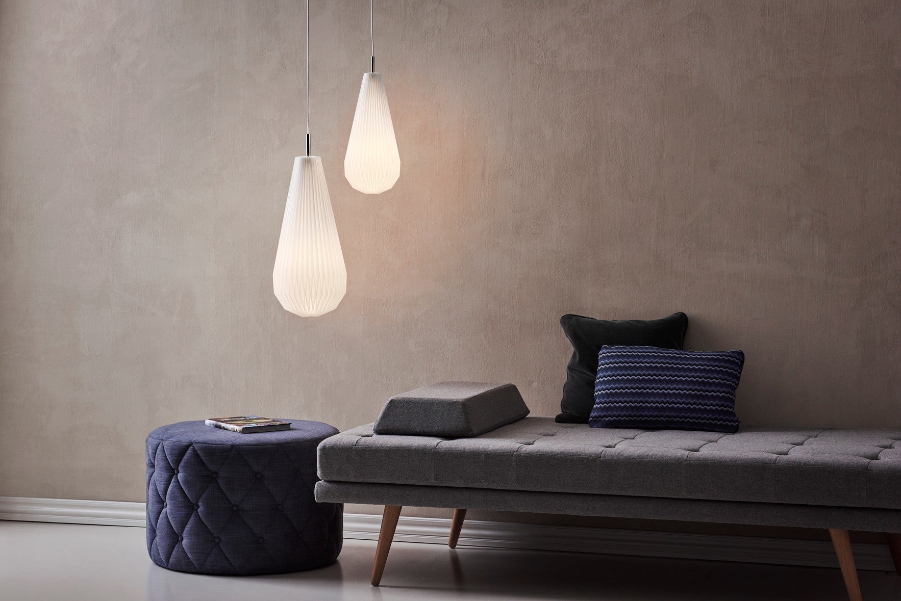 Pendelleuchte MODELL 181 KOMET weiß mit Gold