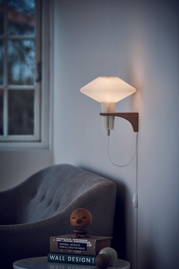 Wall lamp MODEL 204 MUSHROOM white with a light oak base