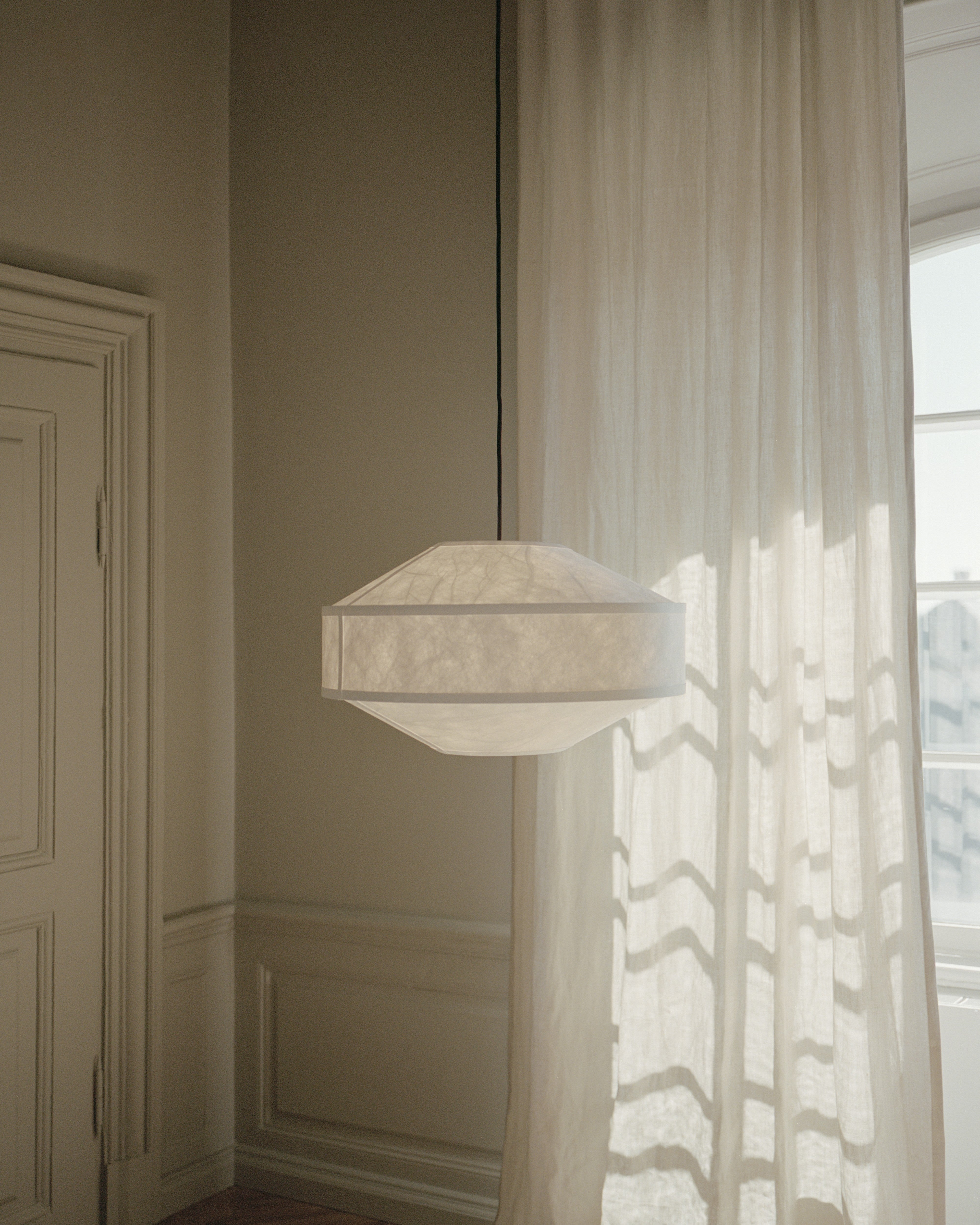 White Kite hanging lamp