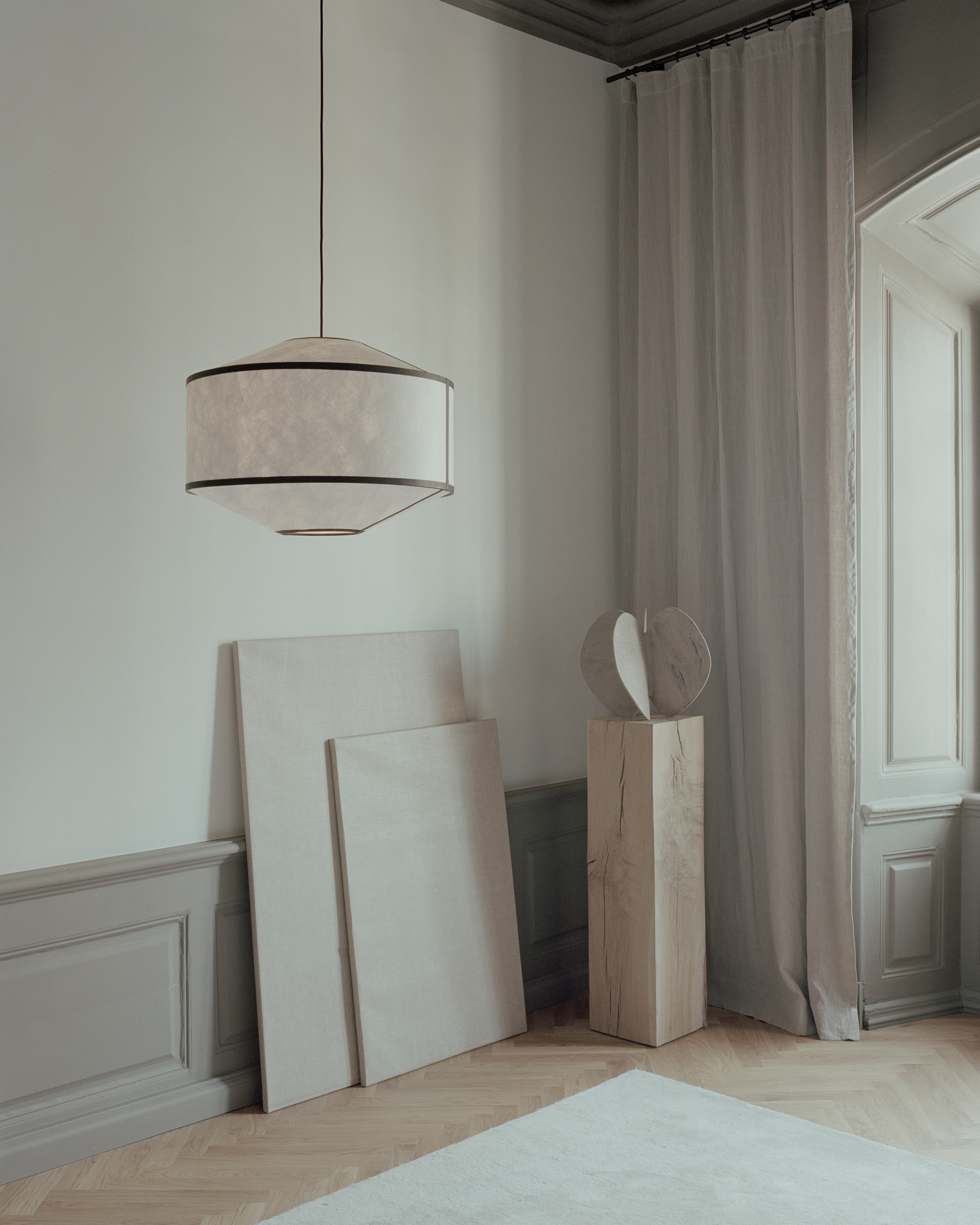 White with black kite hanging lamp with black