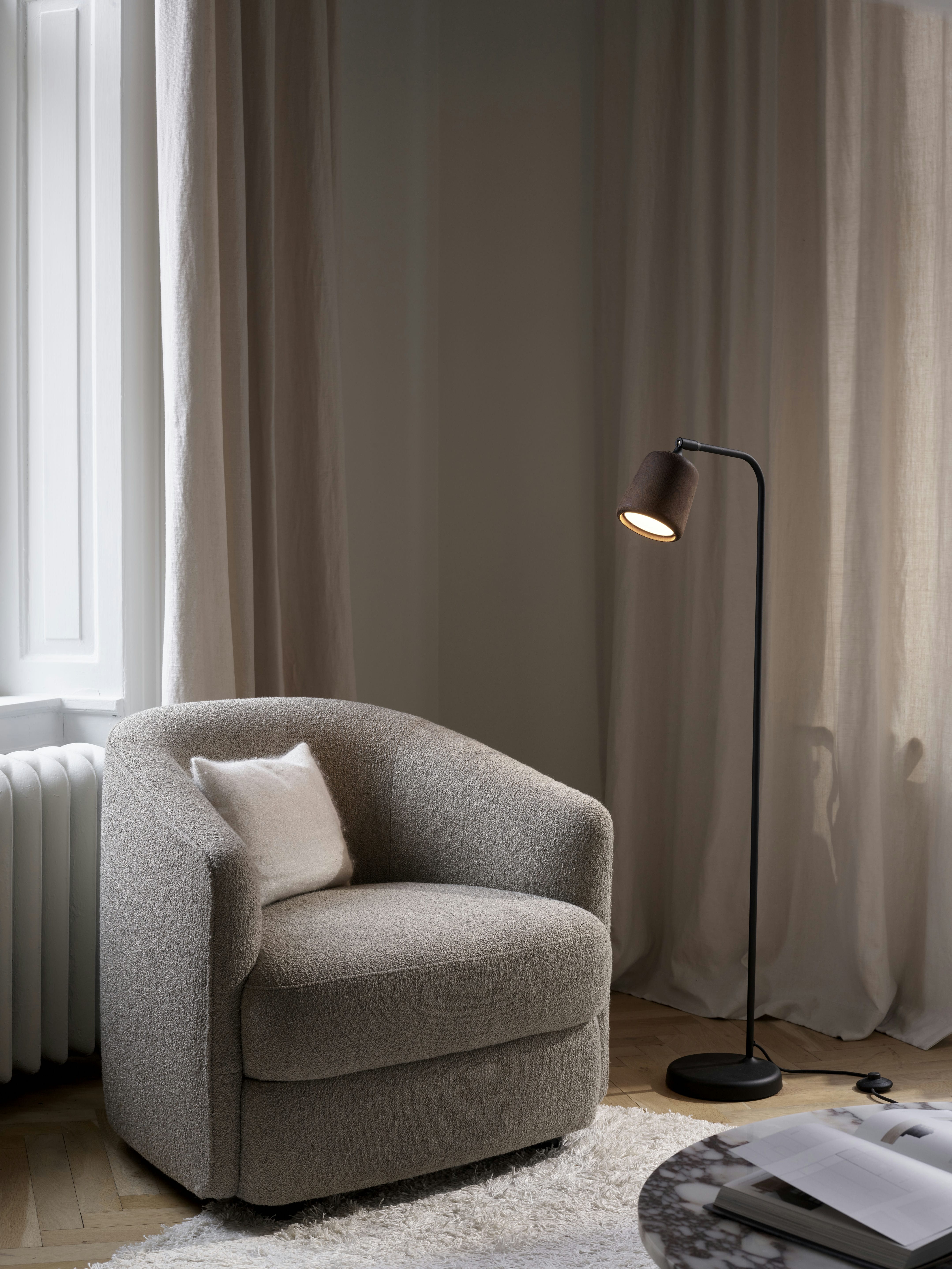 Gepolsterter kugelhafter Sessel