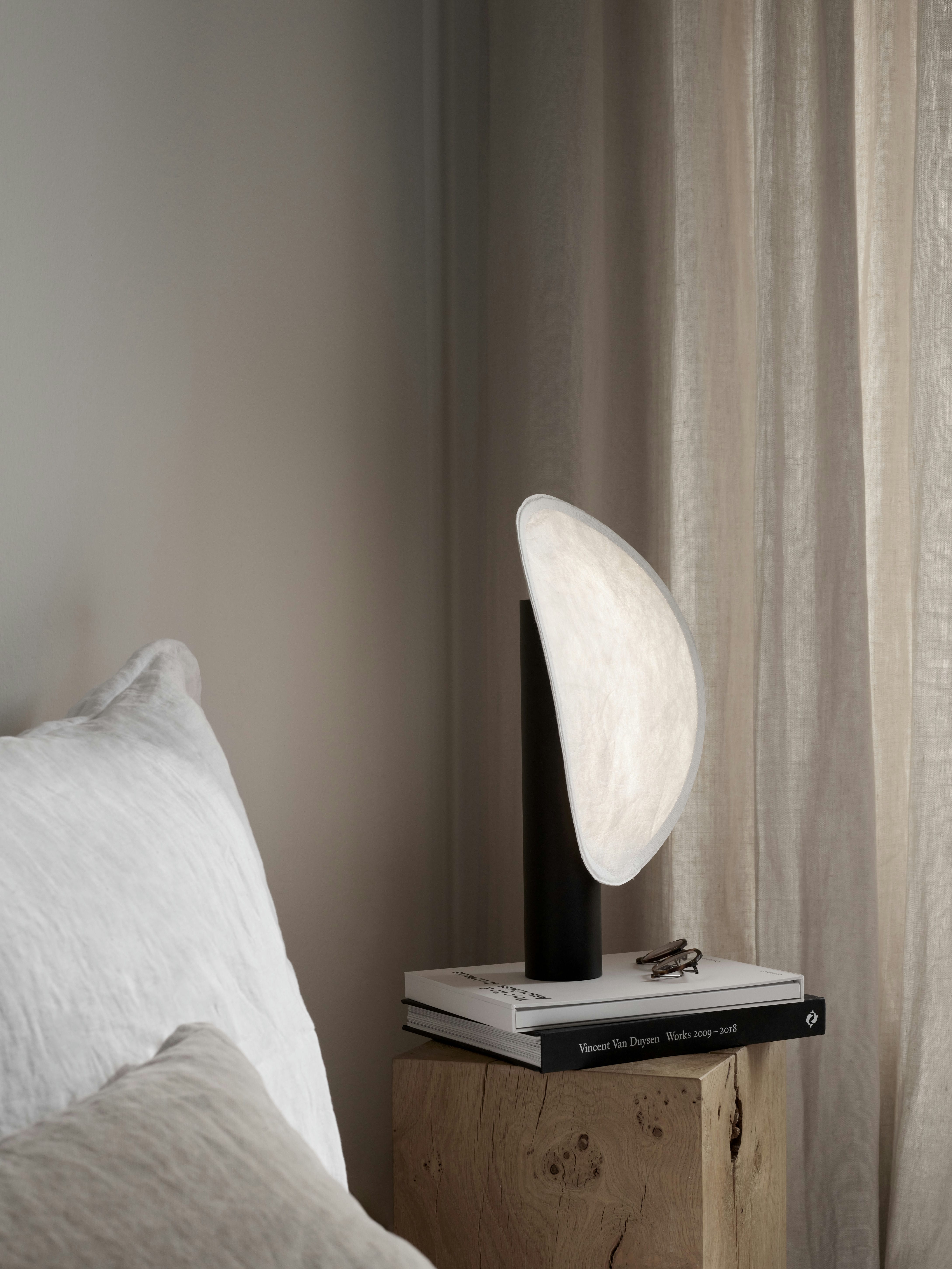 Angespannte schwarze Lampe