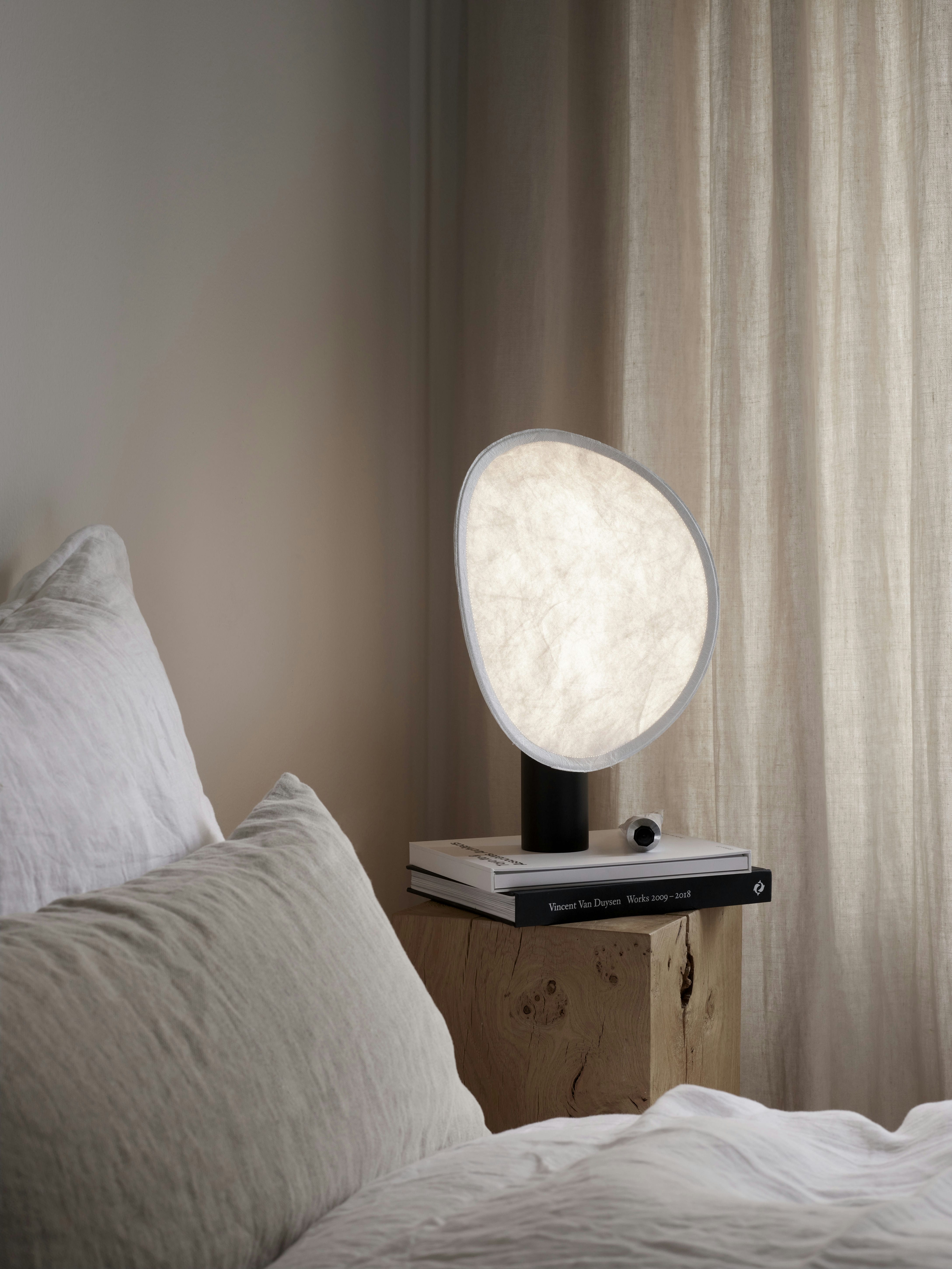 Angespannte schwarze Lampe