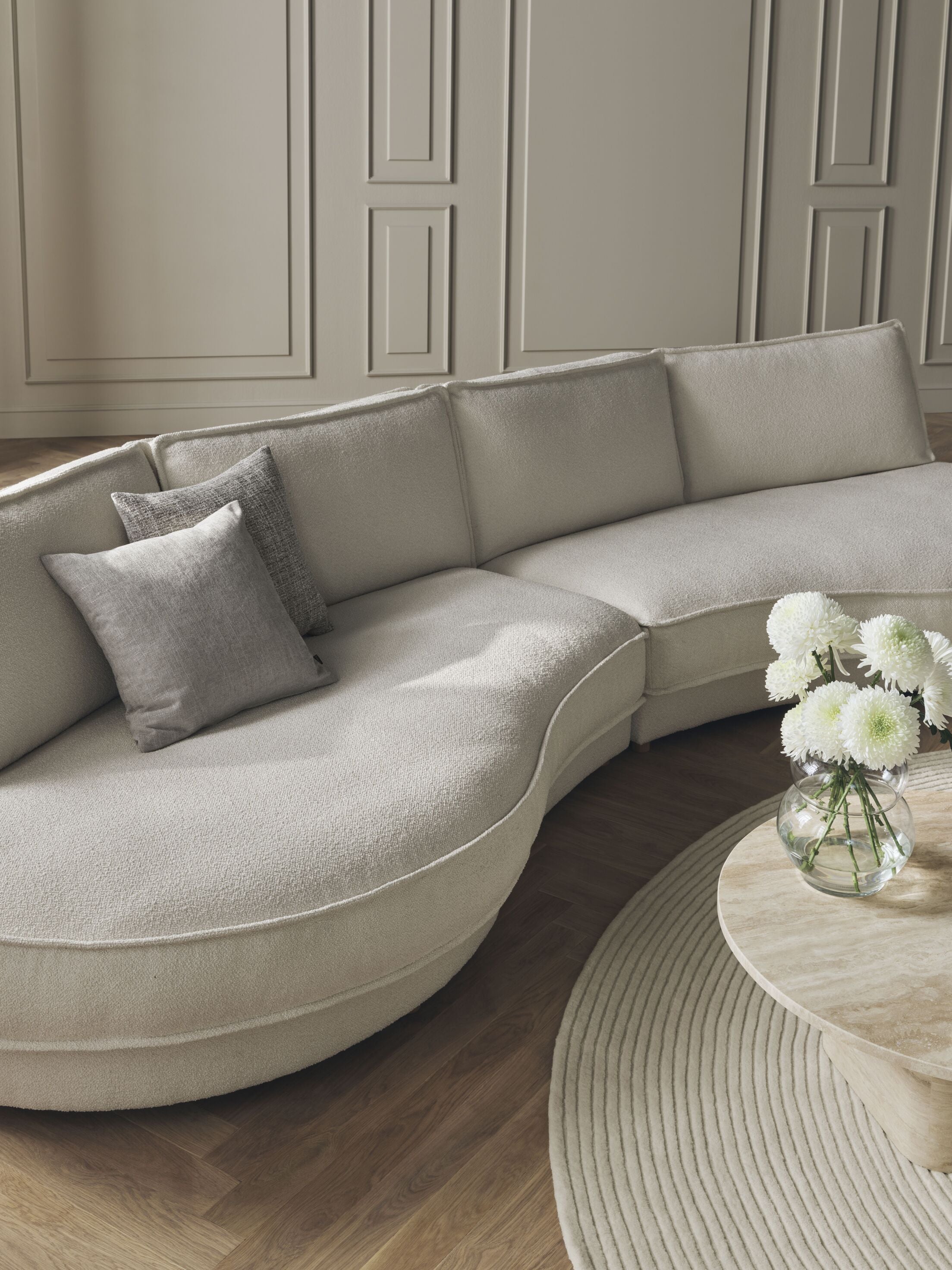 Noora Modulare Sofa - ein abgerundetes linker Handmodul mit einer Eichenbasis