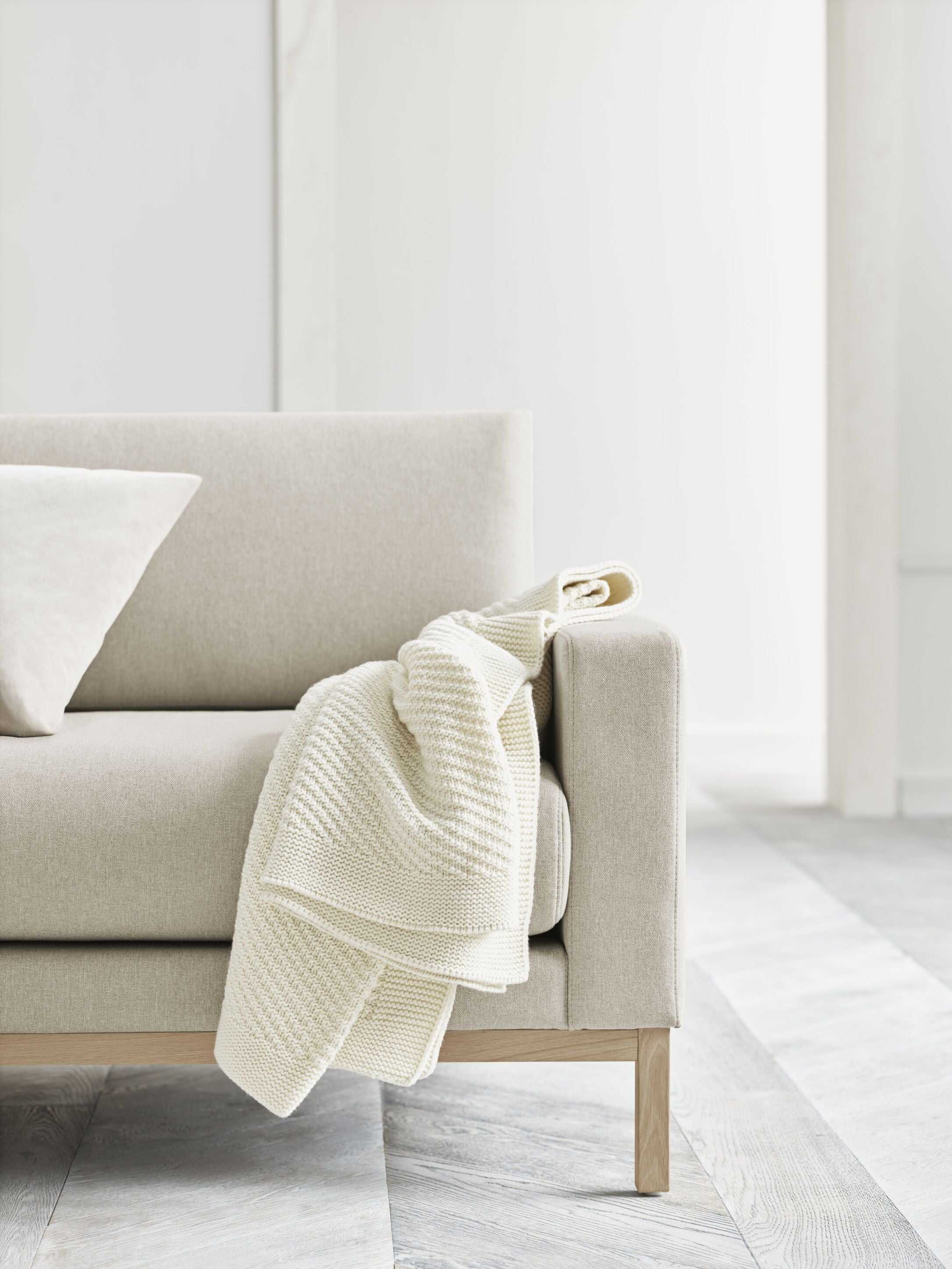 Corner with chaise -right North North Dark Oak base