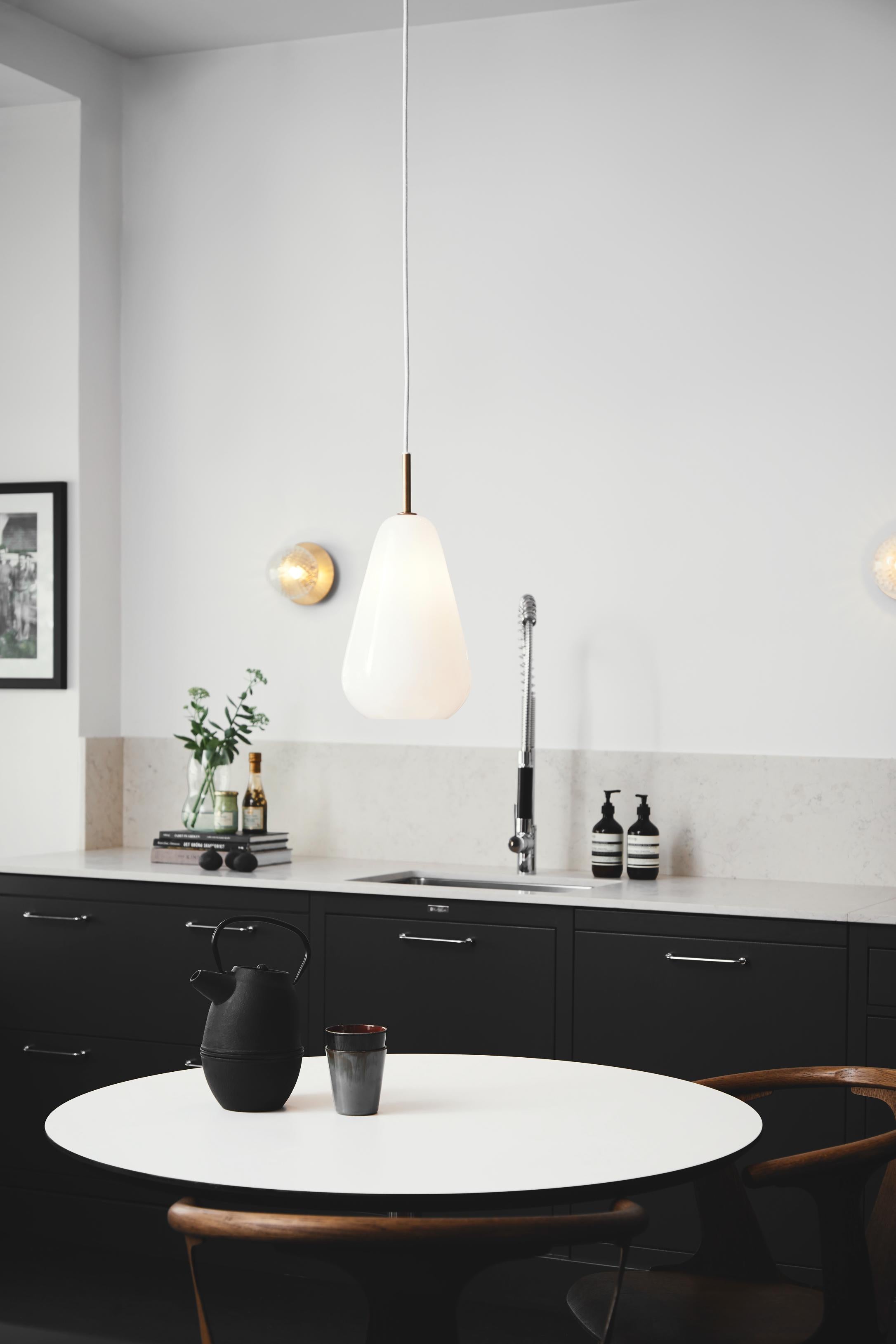 Pendelleuchte ANOLI gold mit opalem Glas
