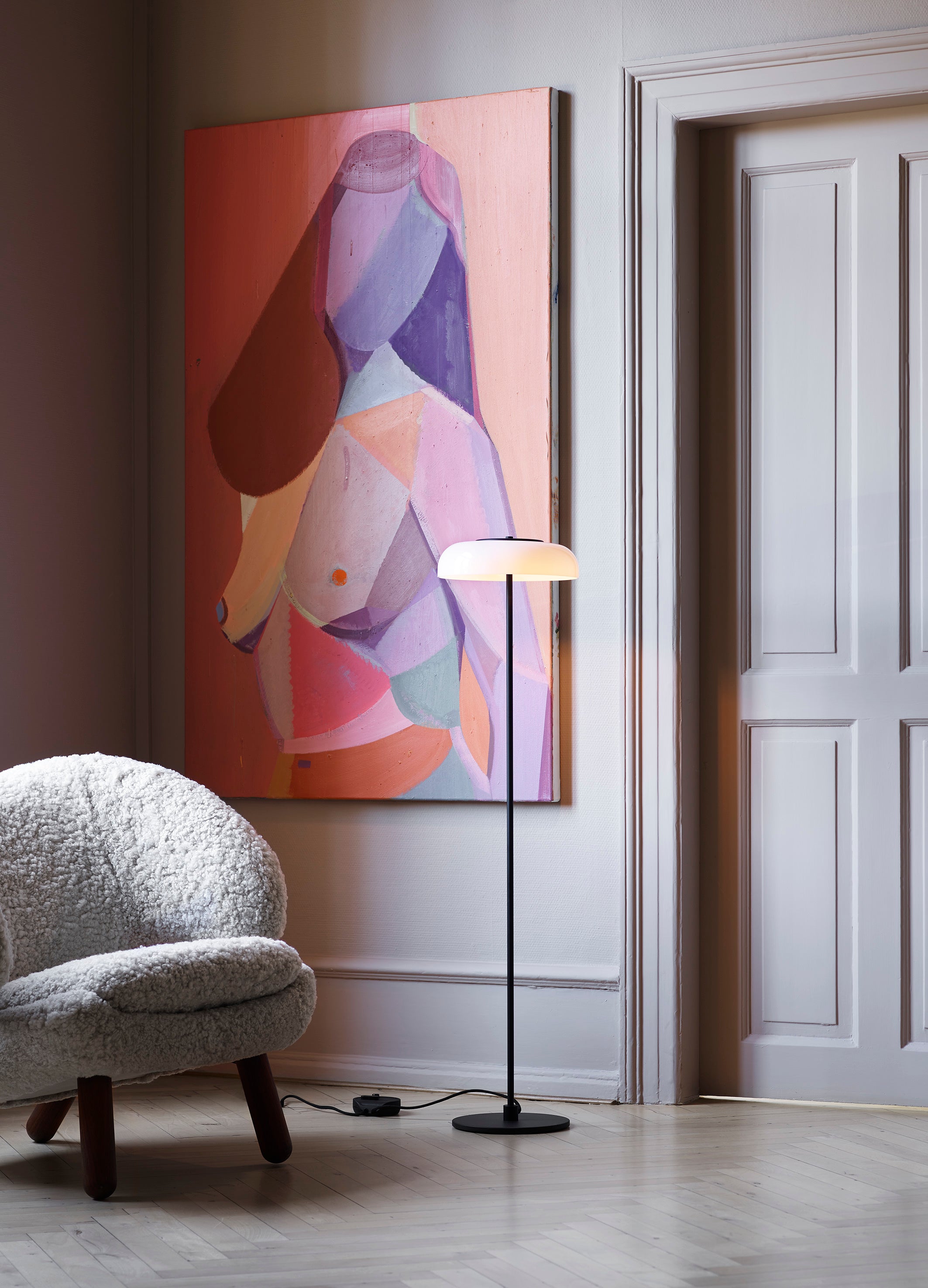 BLOSSI Black Floor Lamp with Opal Glass