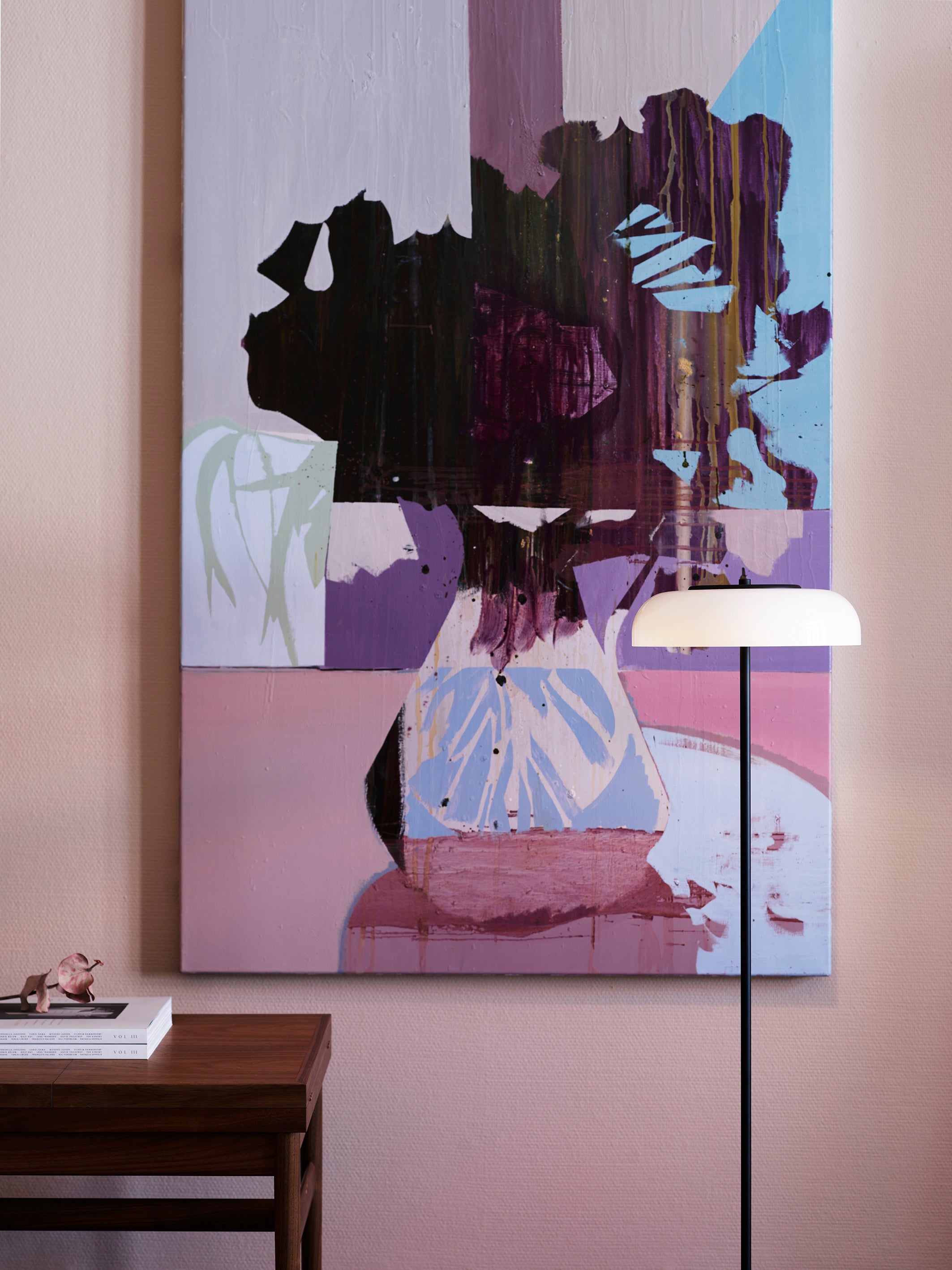BLOSSI Black Floor Lamp with Opal Glass