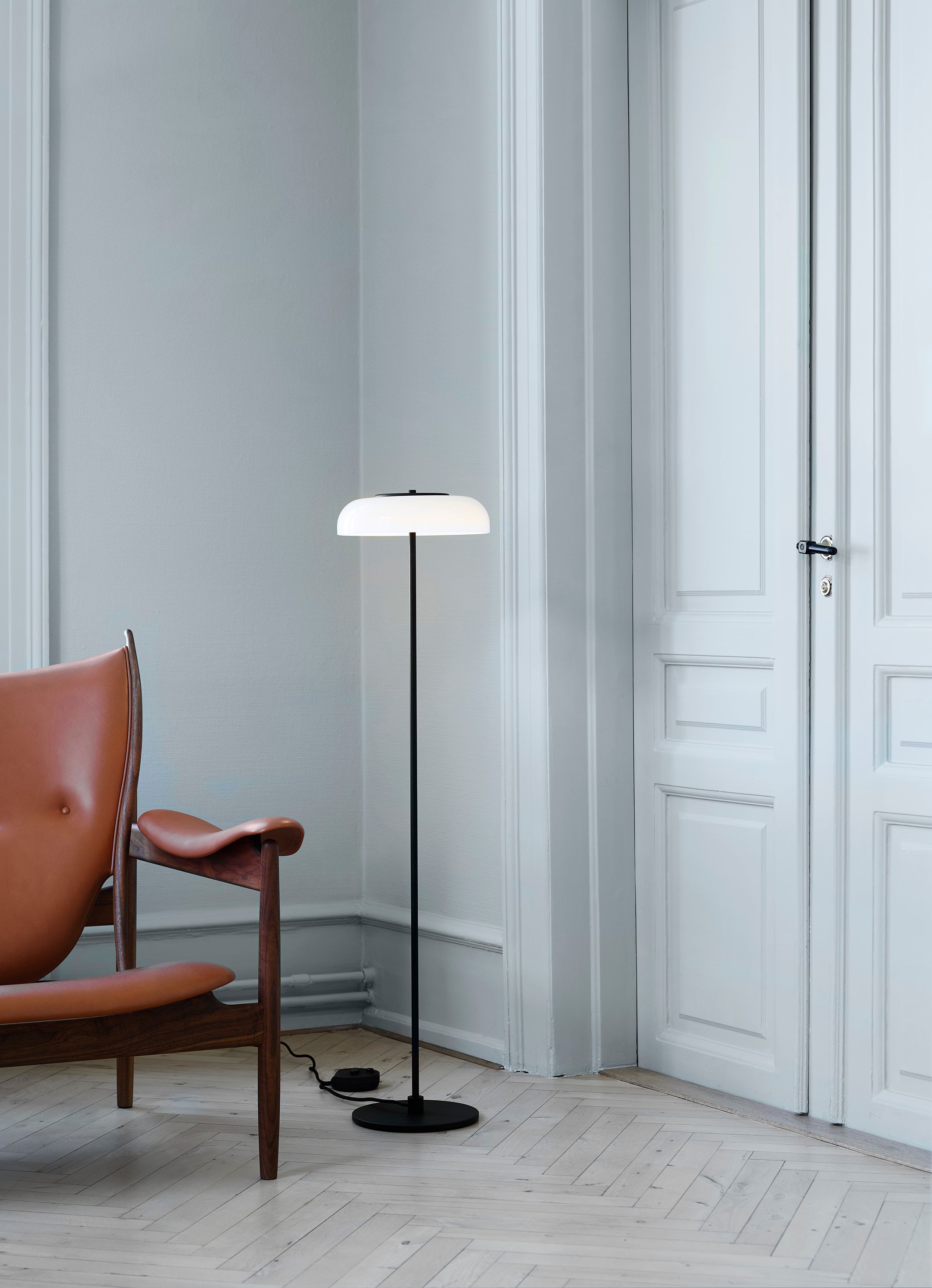 BLOSSI Black Floor Lamp with Opal Glass