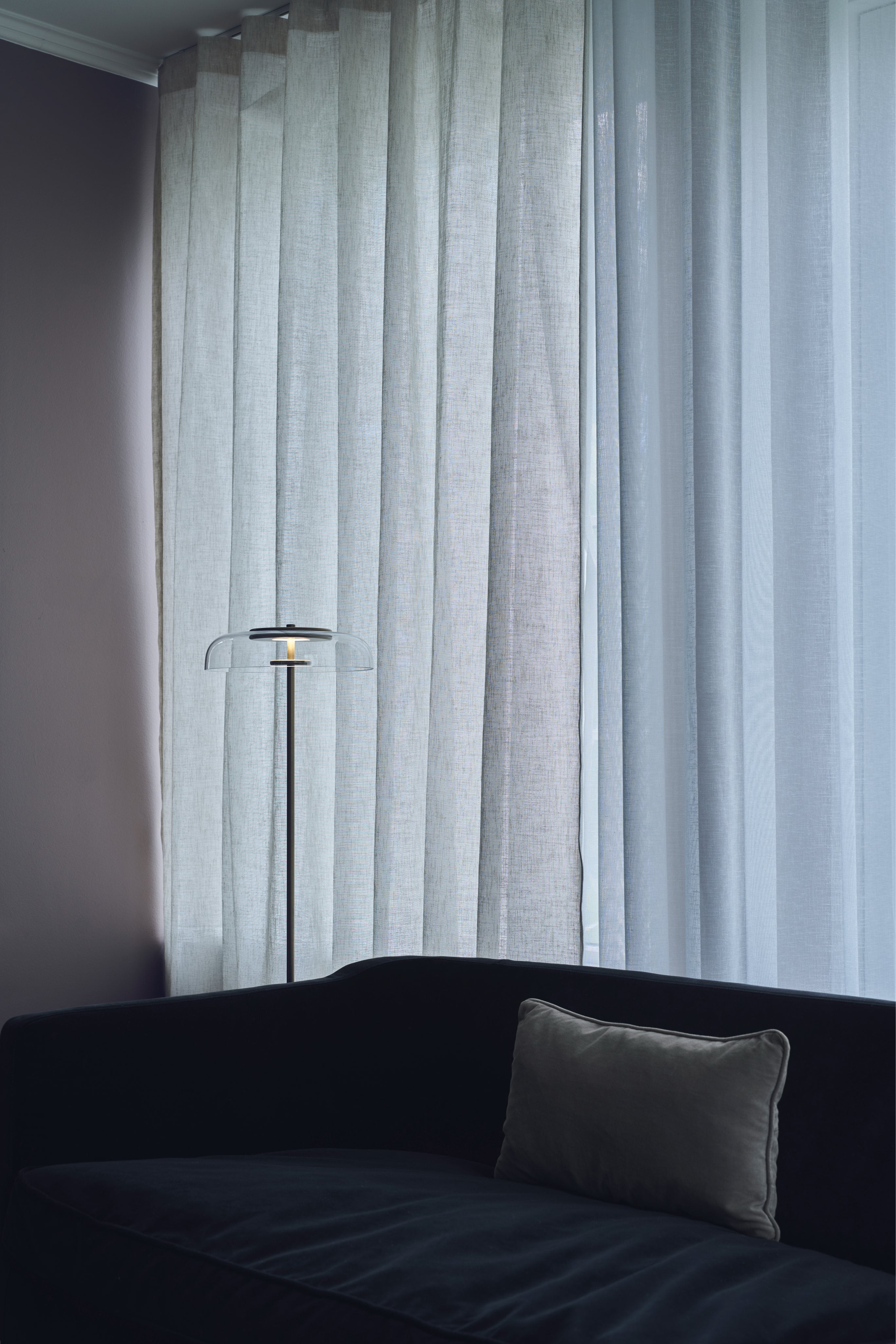 BLOSSI Floor Lamp in Gold with Transparent Glass